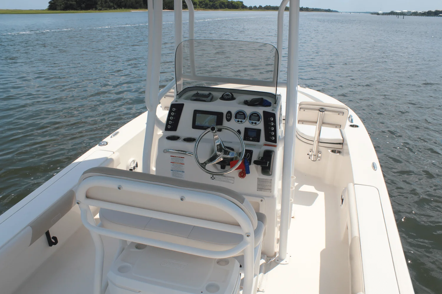 2017 Robalo 226 CAYMAN Image Thumbnail #6