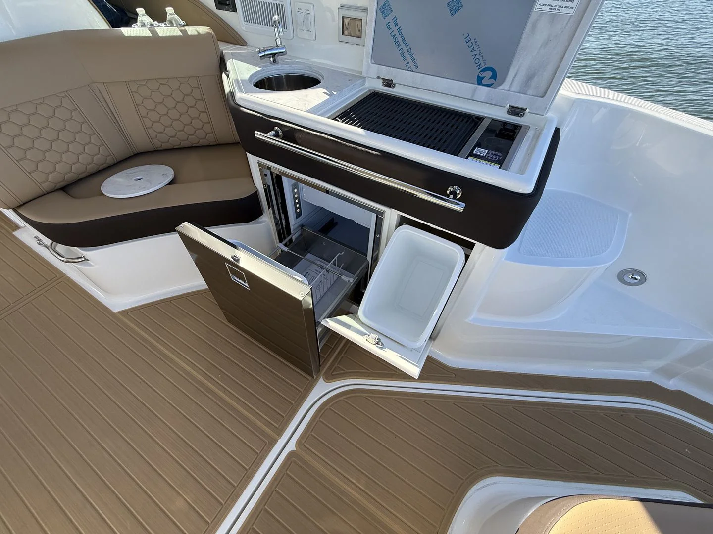 2026 Sea Ray Sundancer 320 Image Thumbnail #17