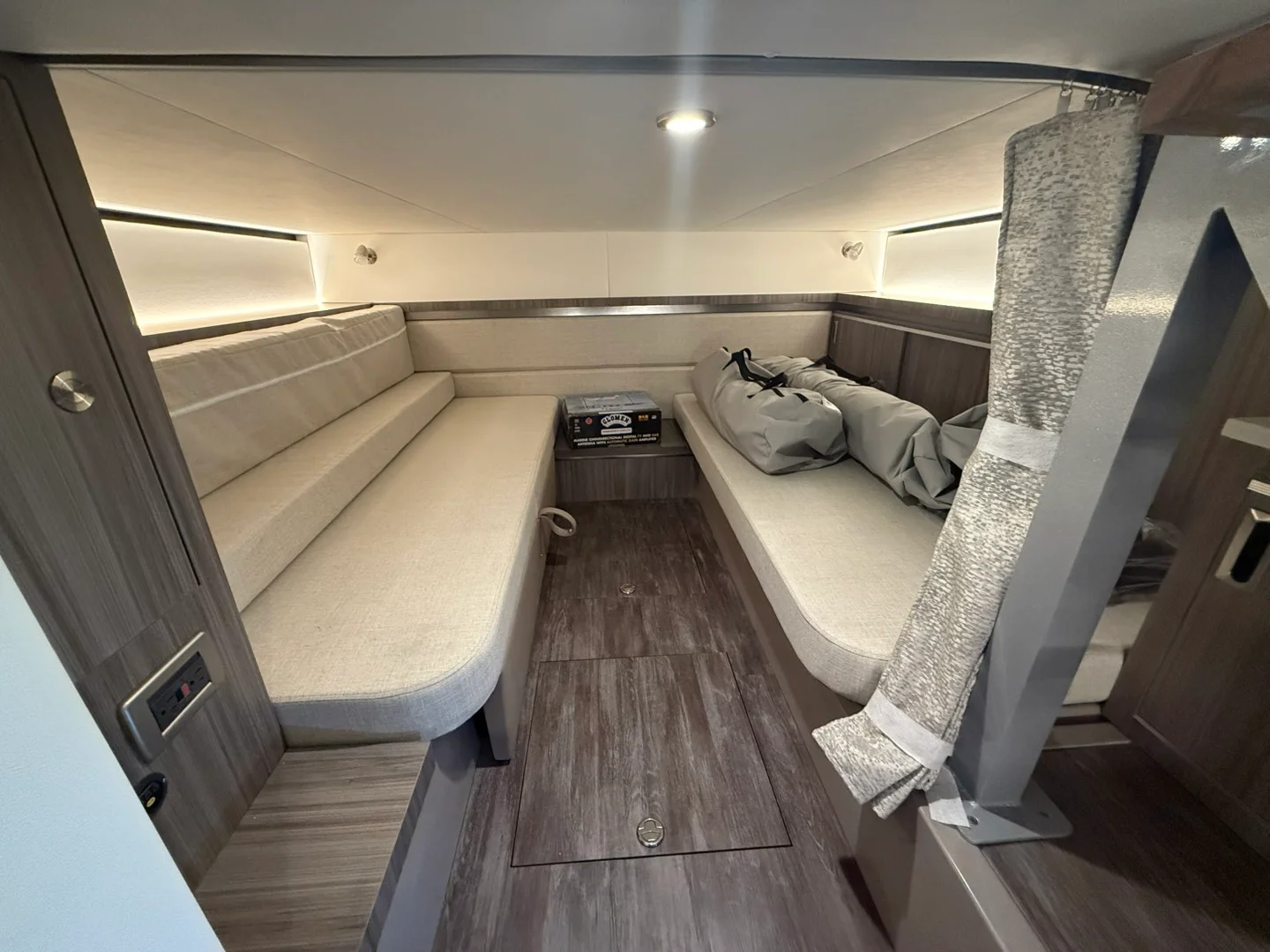 2026 Sea Ray Sundancer 320 Image Thumbnail #34