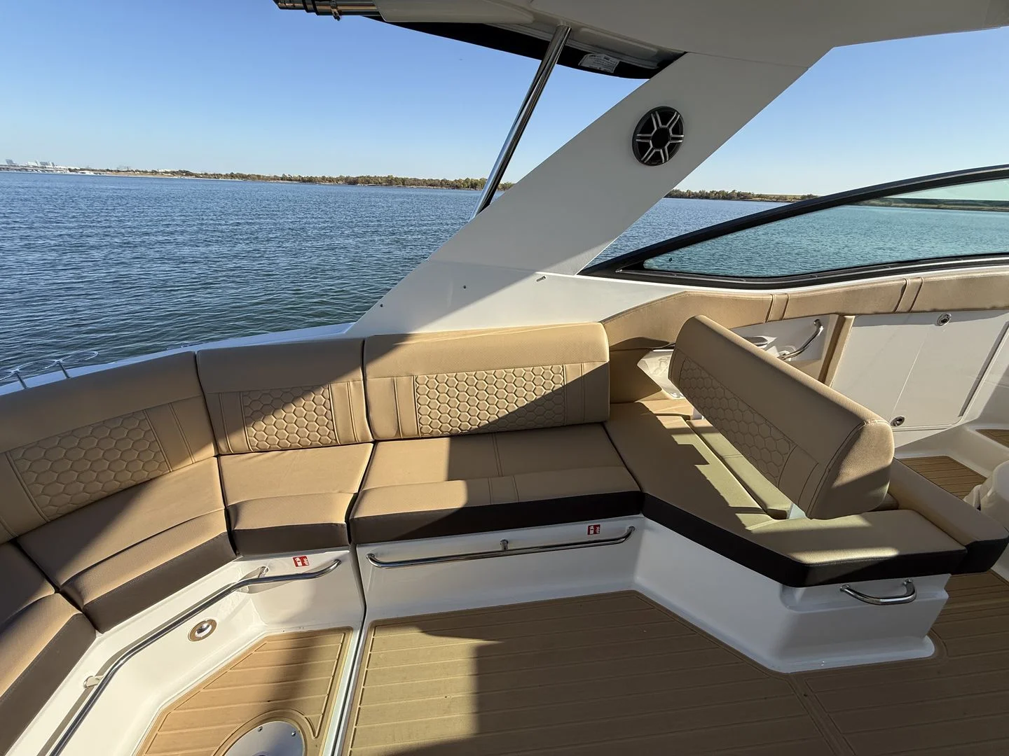 2026 Sea Ray Sundancer 320 Image Thumbnail #12