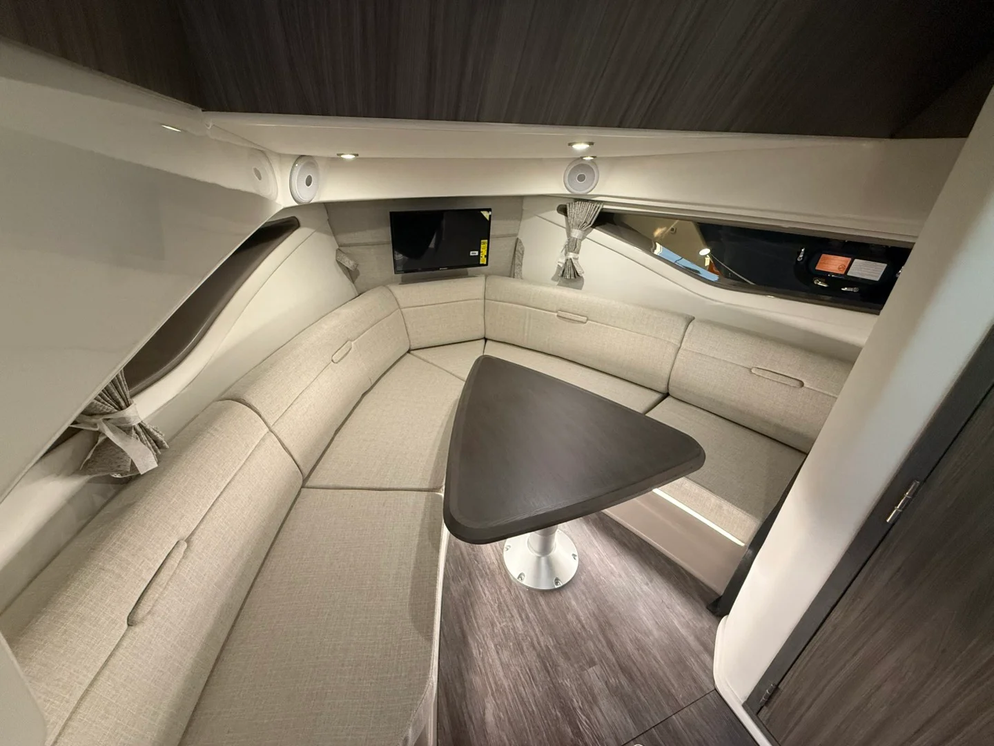 2026 Sea Ray Sundancer 320 Image Thumbnail #29