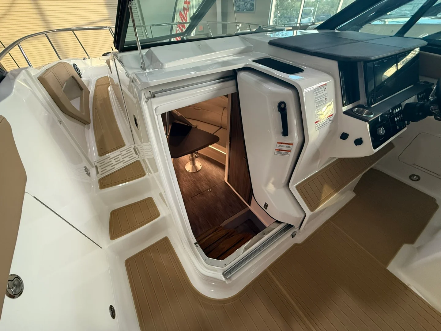 2026 Sea Ray Sundancer 320 Image Thumbnail #27