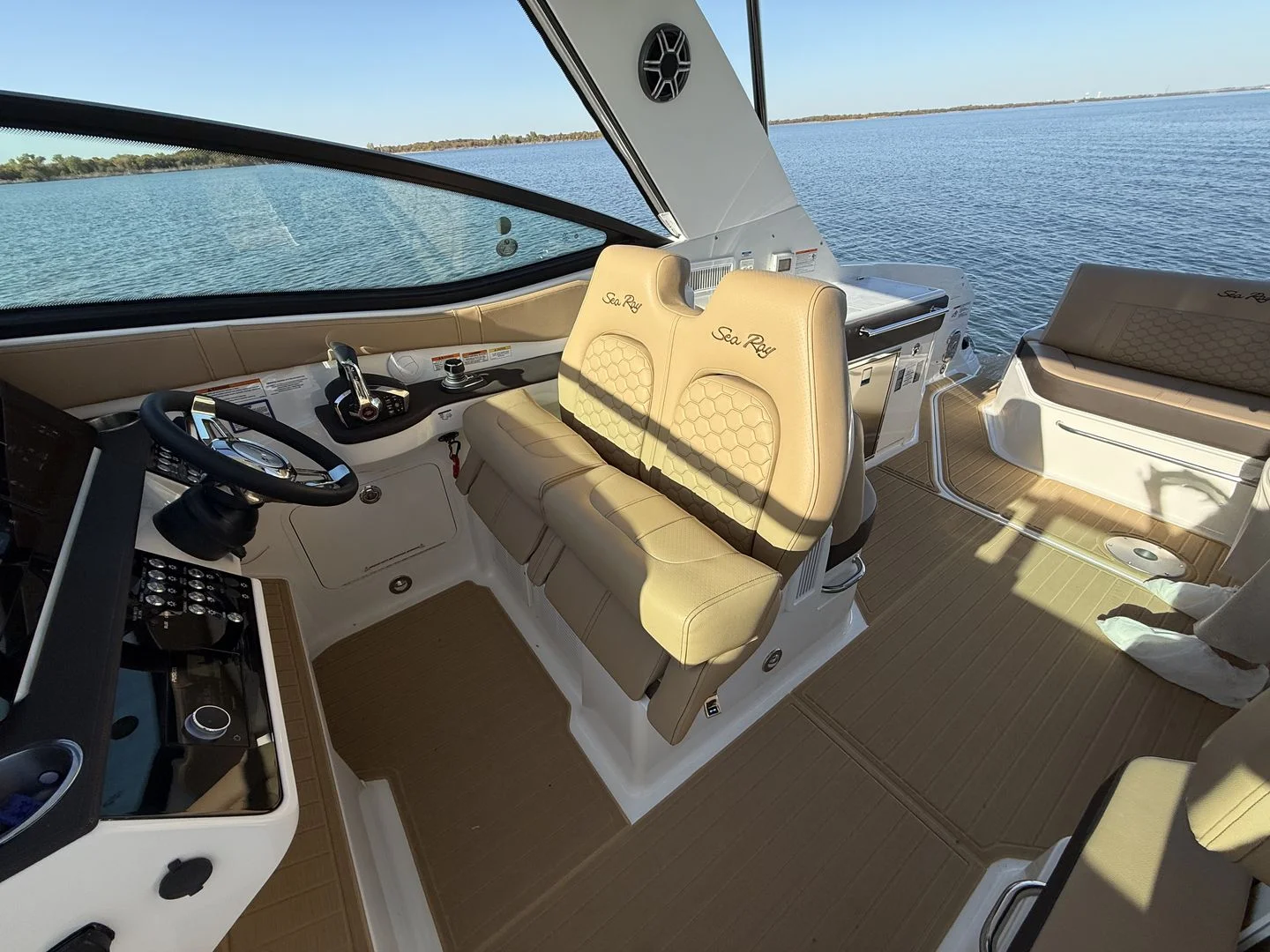 2026 Sea Ray Sundancer 320 Image Thumbnail #20