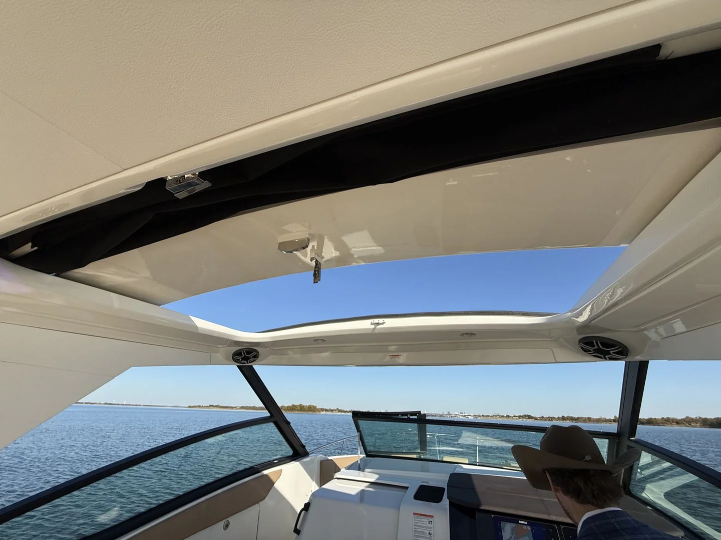 2026 Sea Ray Sundancer 320 Image Thumbnail #44