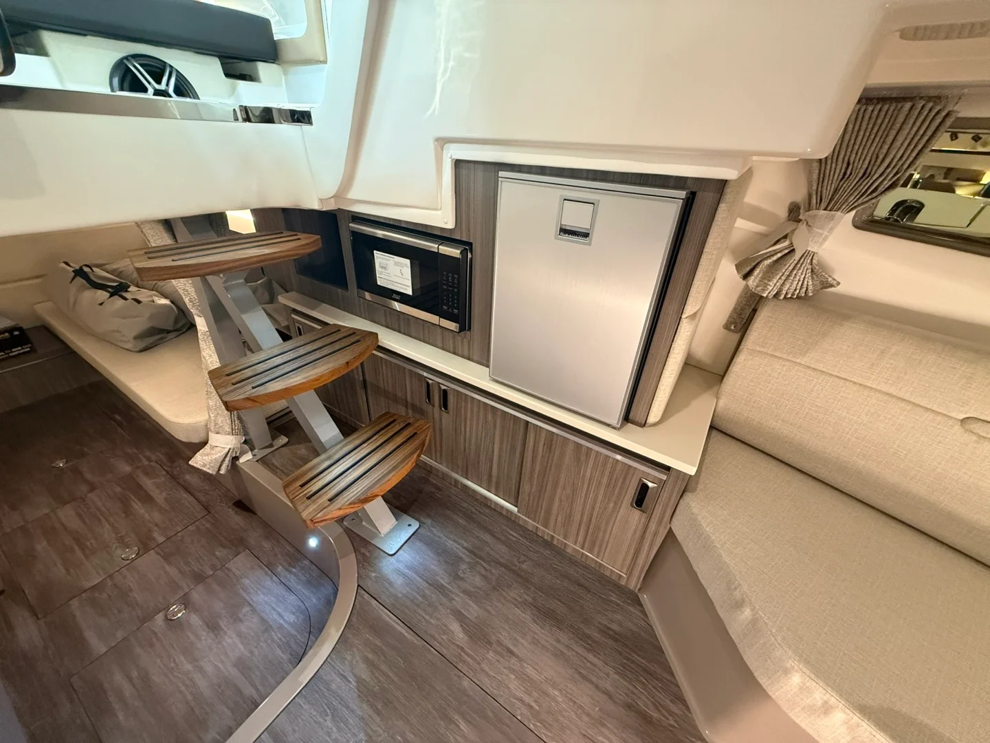 2026 Sea Ray Sundancer 320 Image Thumbnail #32