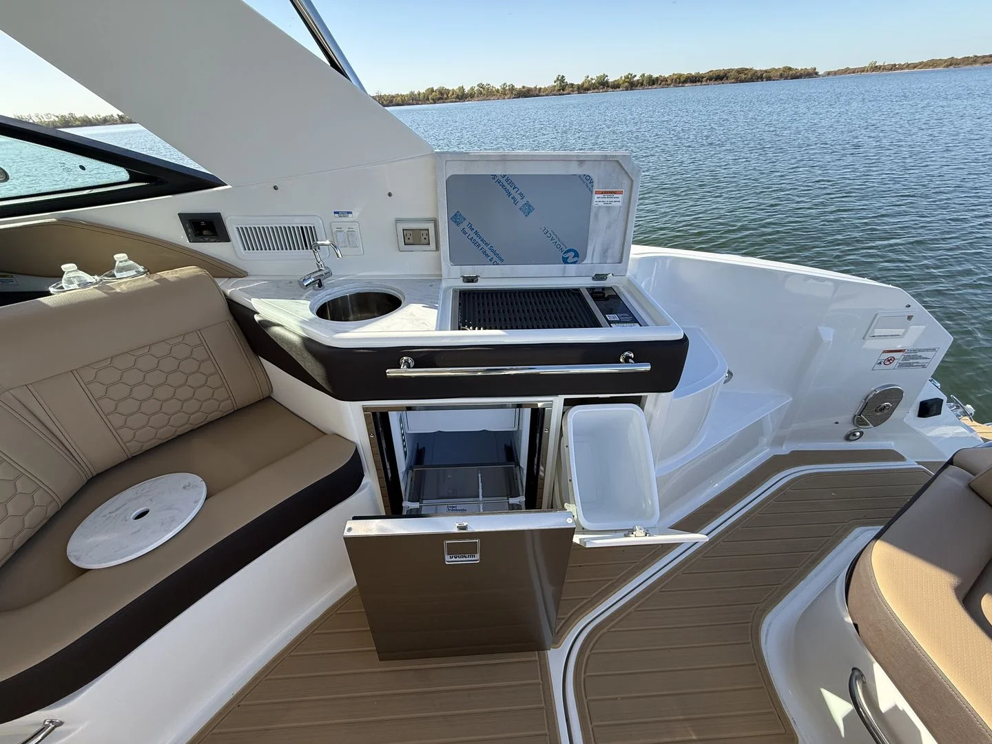 2026 Sea Ray Sundancer 320 Image Thumbnail #16