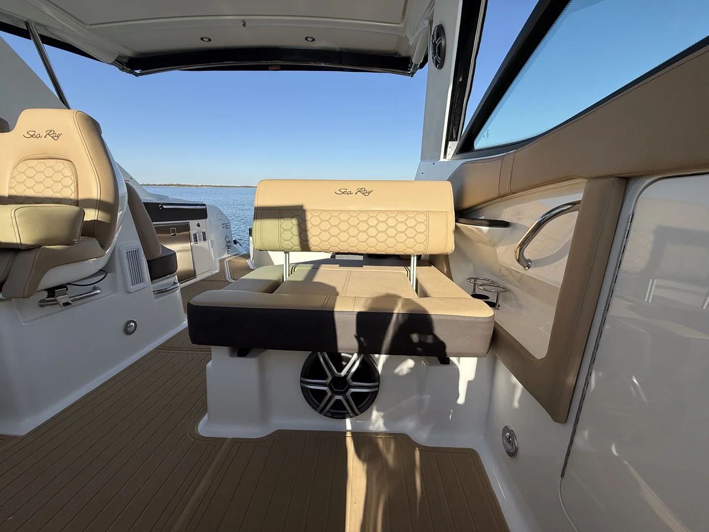 2026 Sea Ray Sundancer 320 Image Thumbnail #25