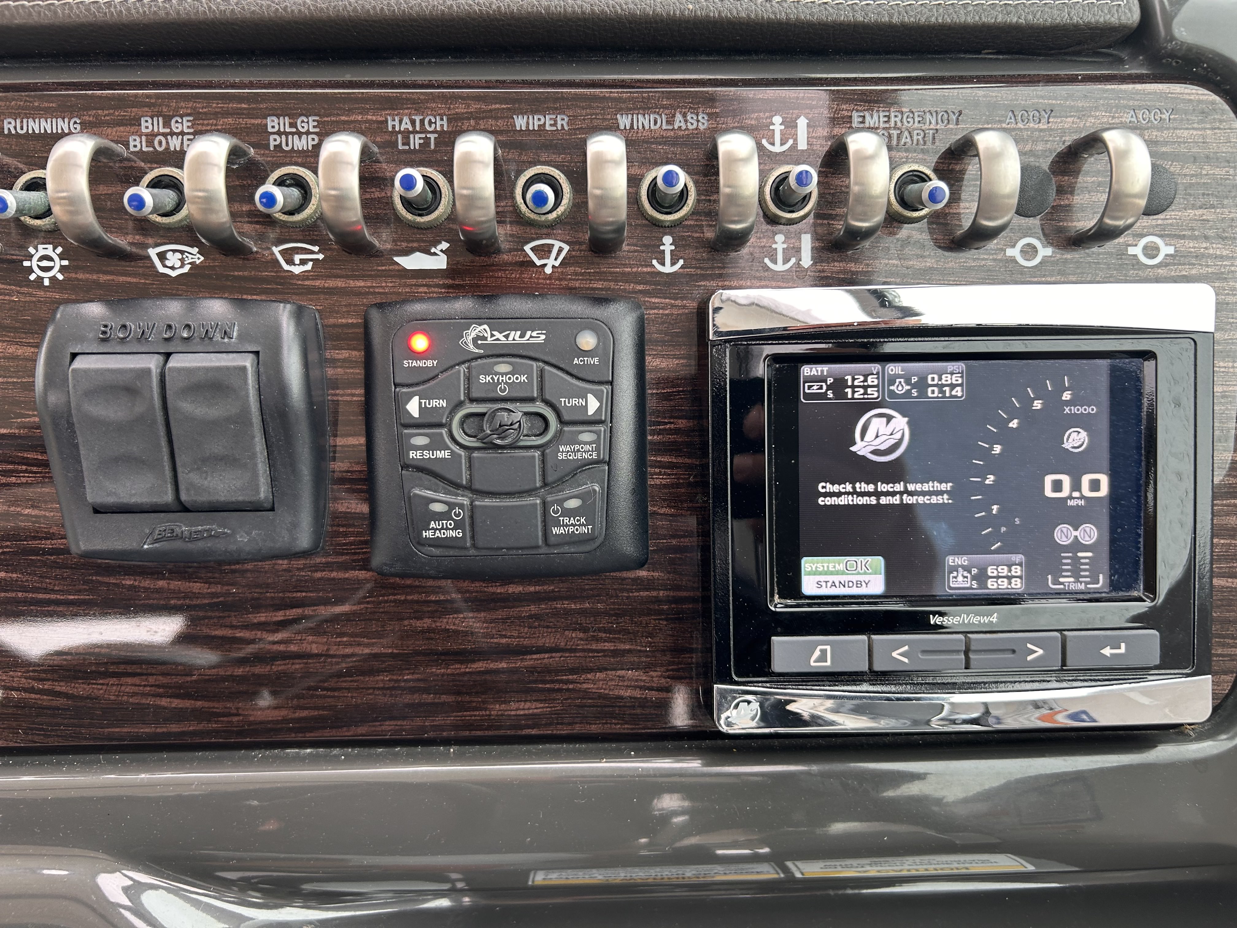 2017 Sea Ray Sundancer 350 Image Thumbnail #25