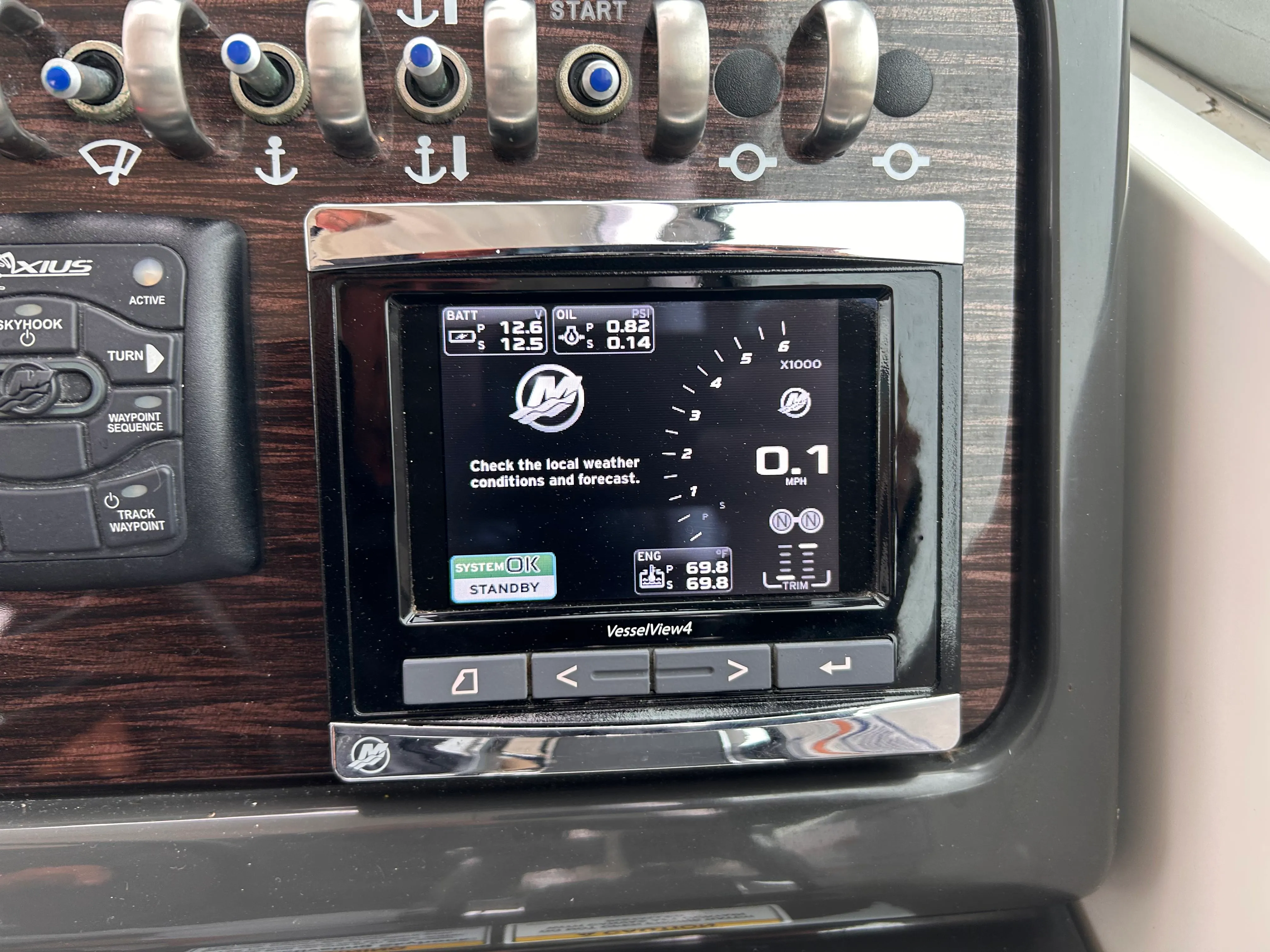 2017 Sea Ray Sundancer 350 Image Thumbnail #24