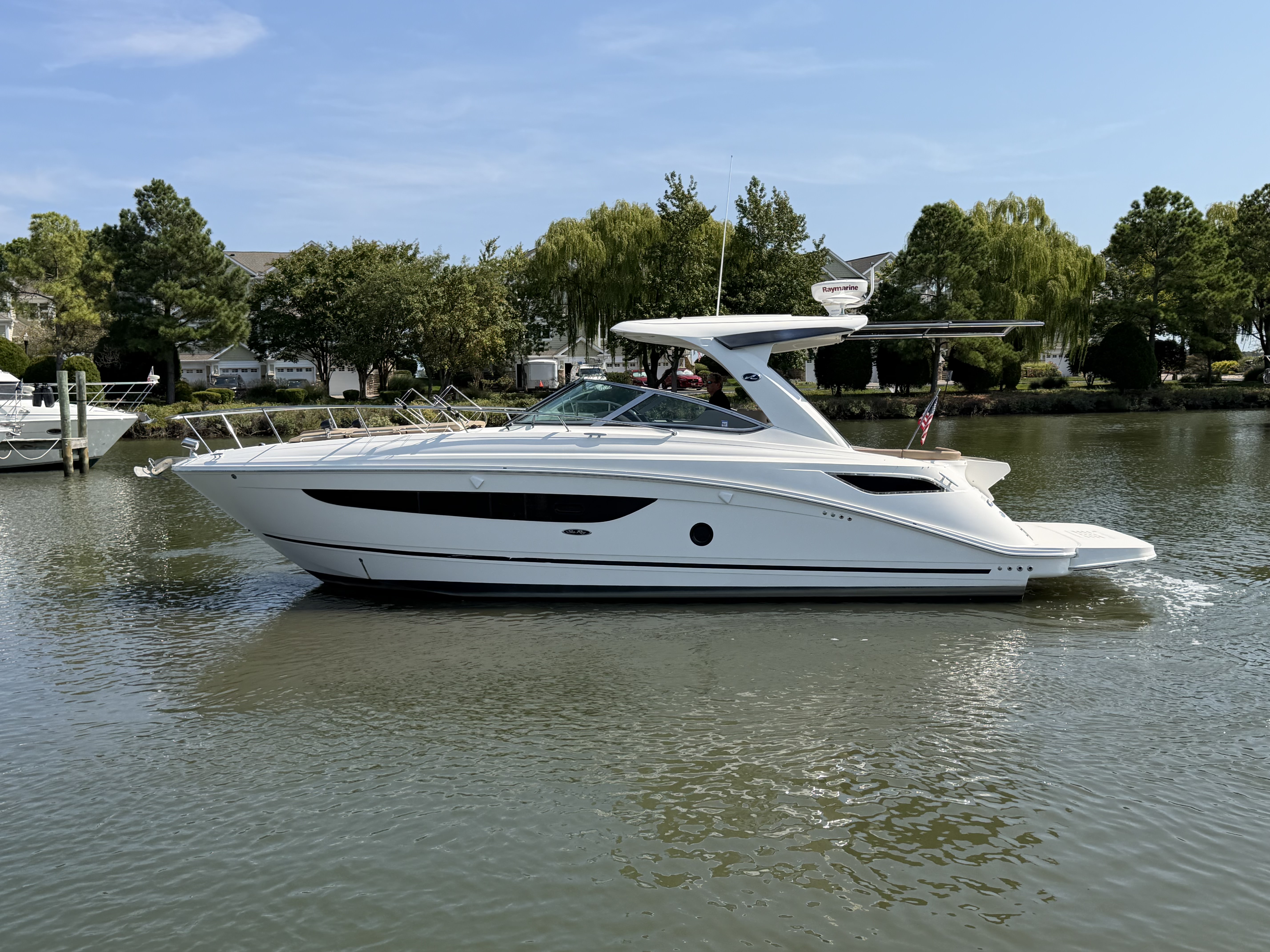 2017 Sea Ray Sundancer 350 Image Thumbnail #4