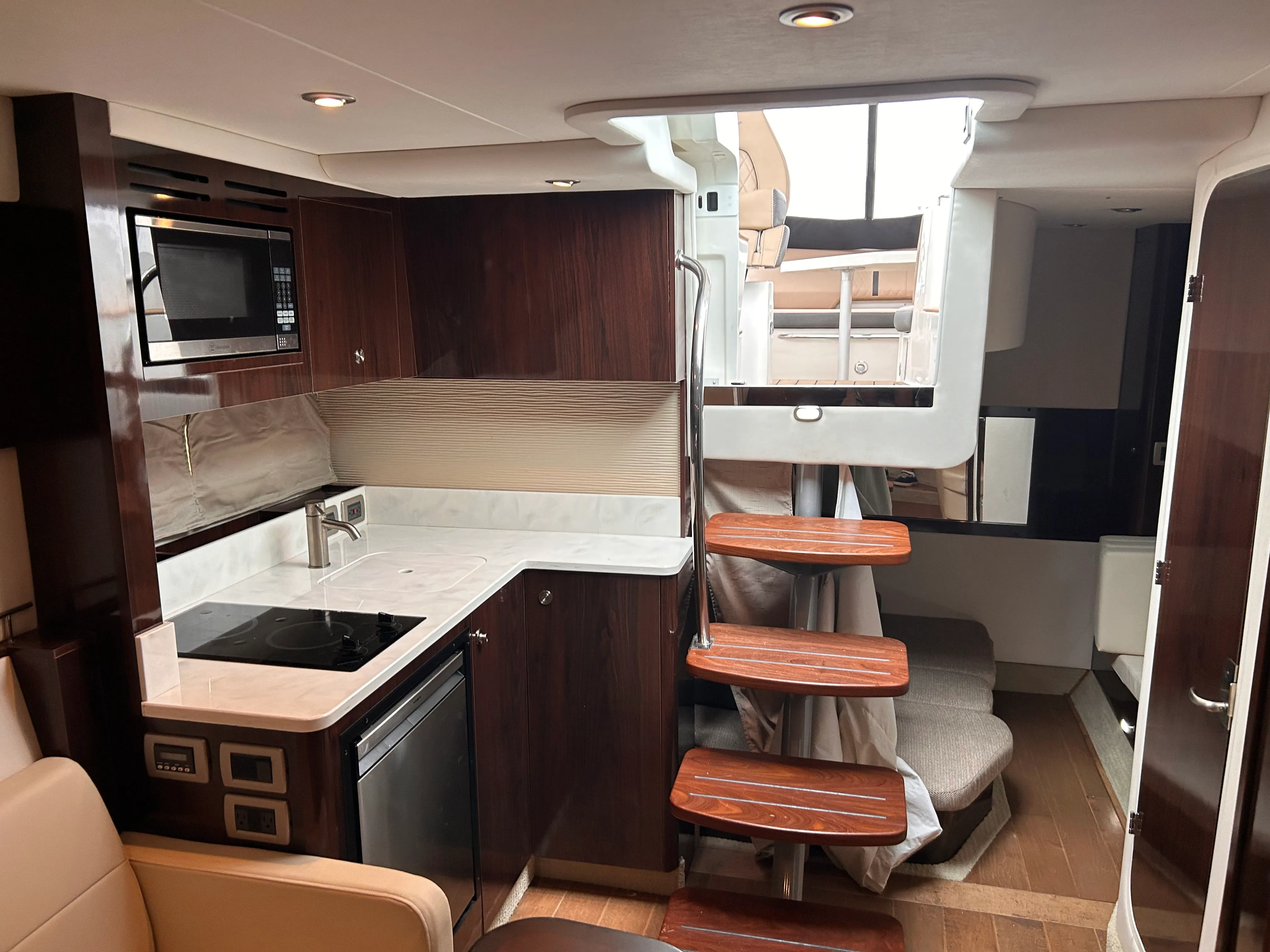 2017 Sea Ray Sundancer 350 Image Thumbnail #30