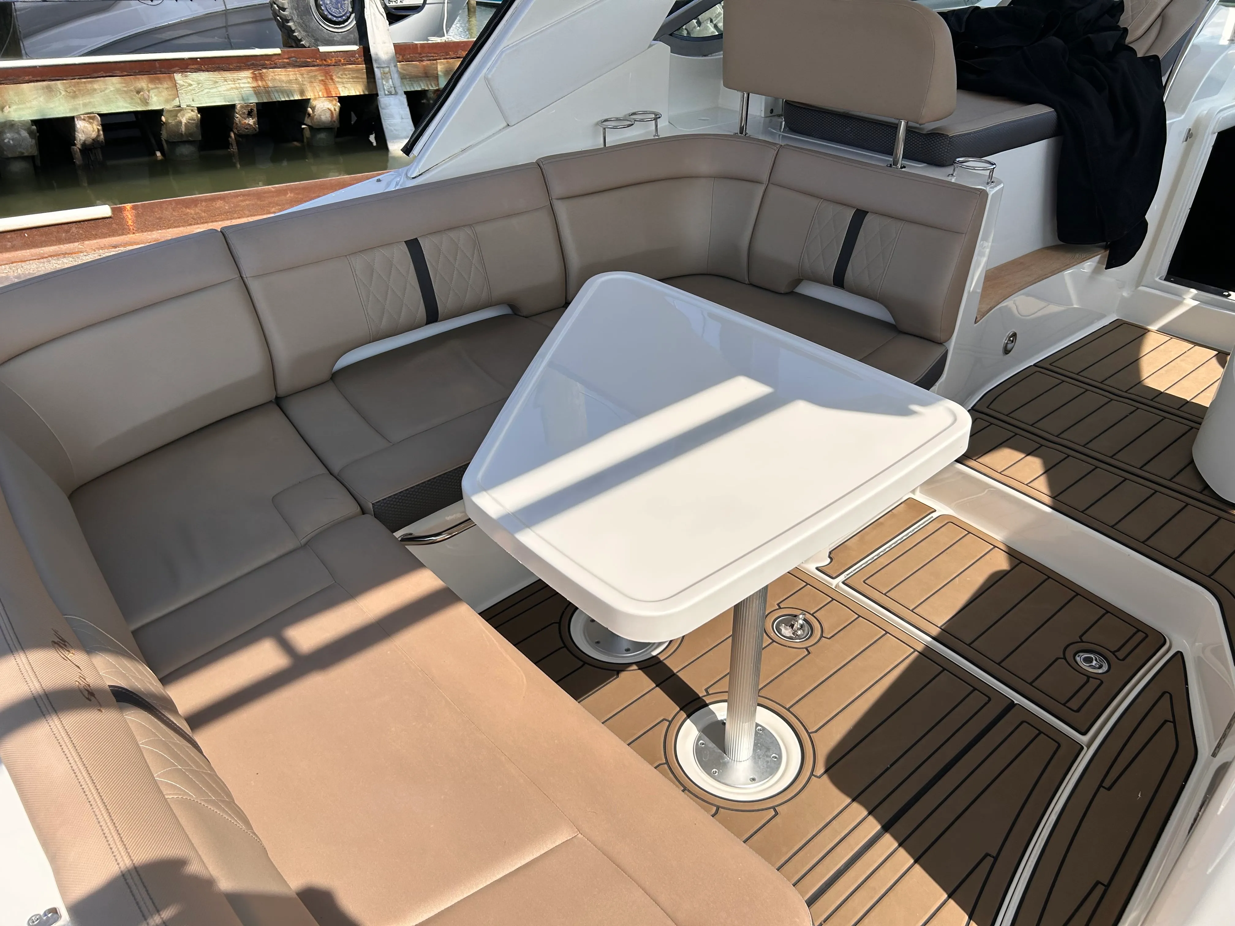 2017 Sea Ray Sundancer 350 Image Thumbnail #15
