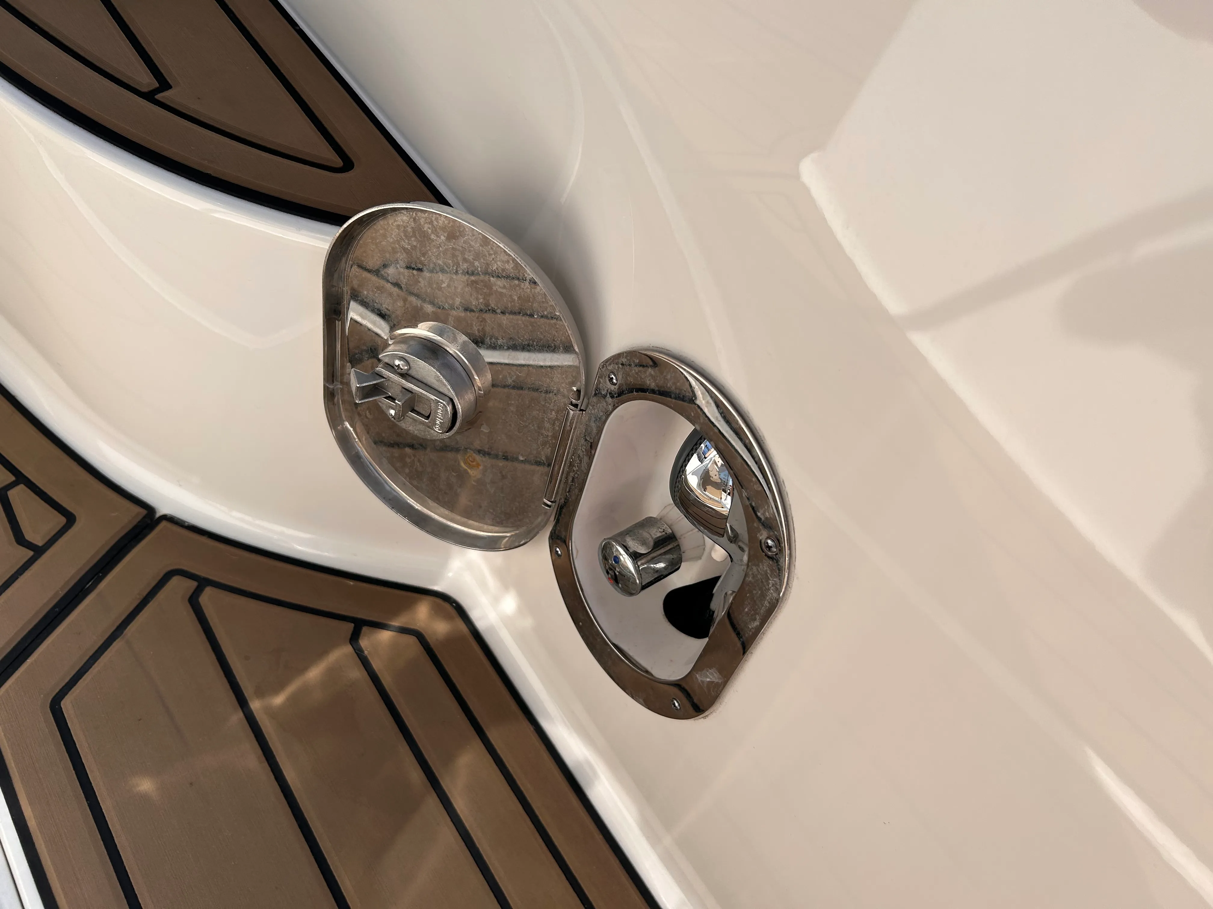 2017 Sea Ray Sundancer 350 Image Thumbnail #12