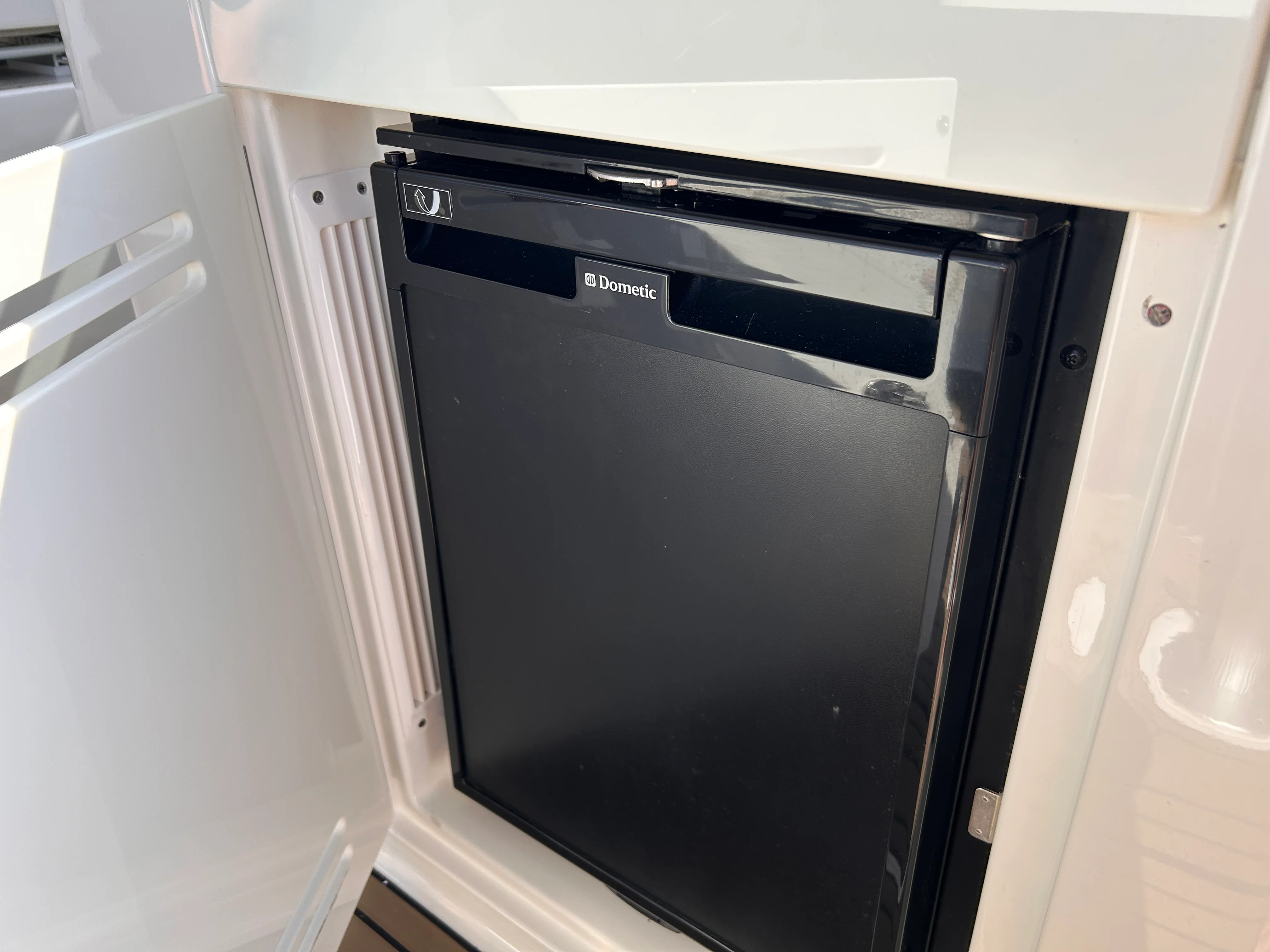 2017 Sea Ray Sundancer 350 Image Thumbnail #14