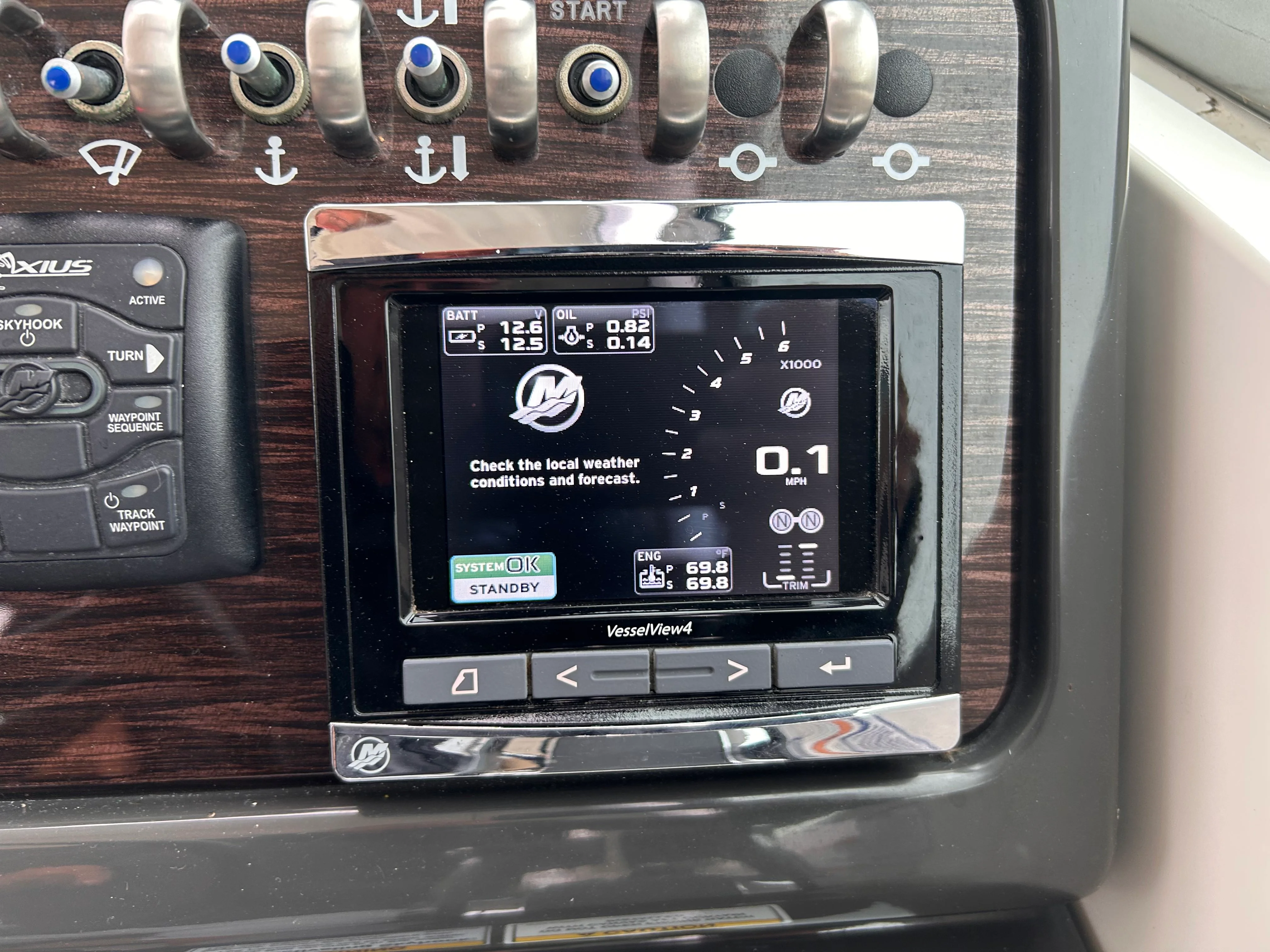 2017 Sea Ray Sundancer 350 Image Thumbnail #24