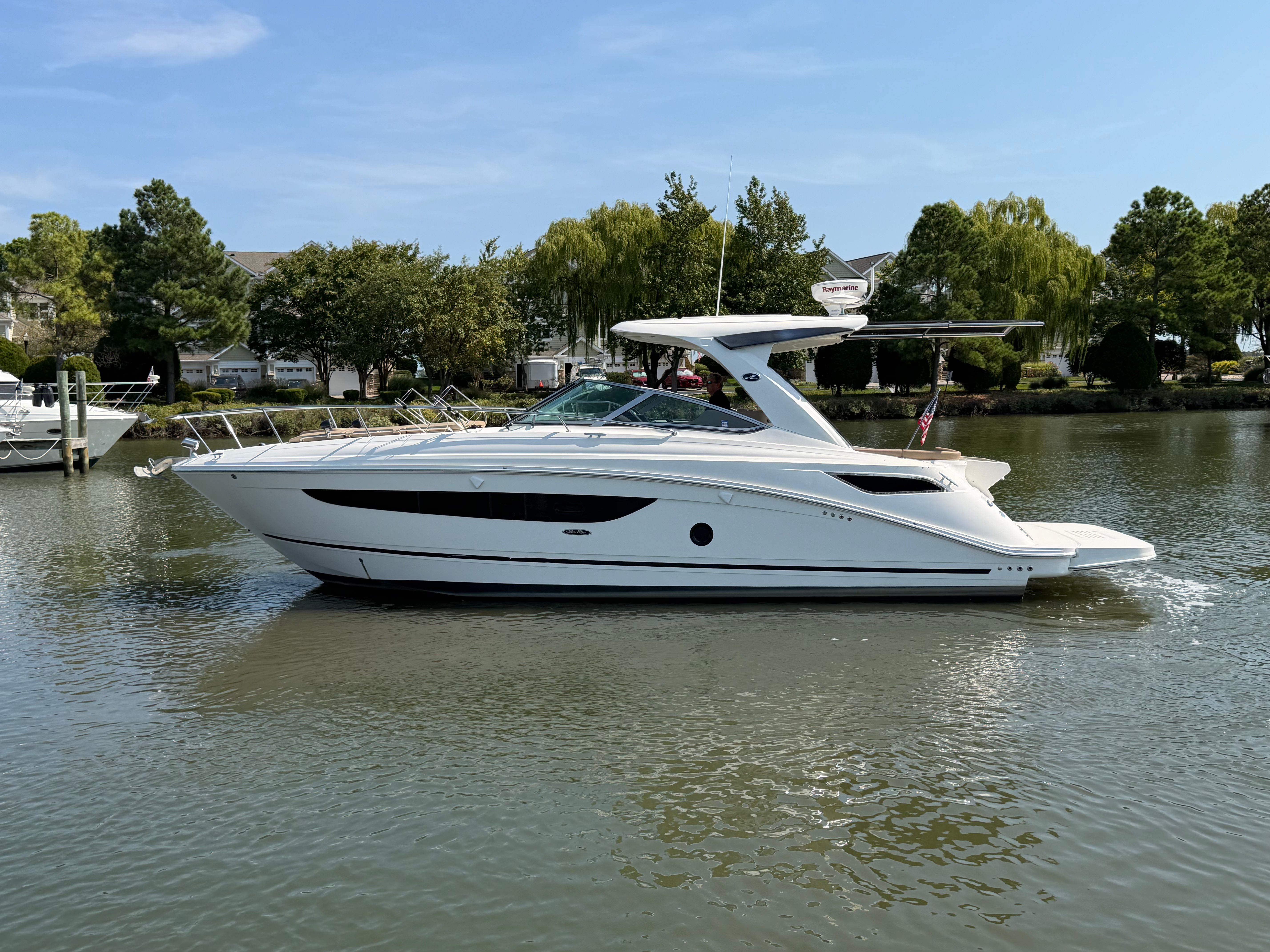 2017 Sea Ray Sundancer 350 Image Thumbnail #4