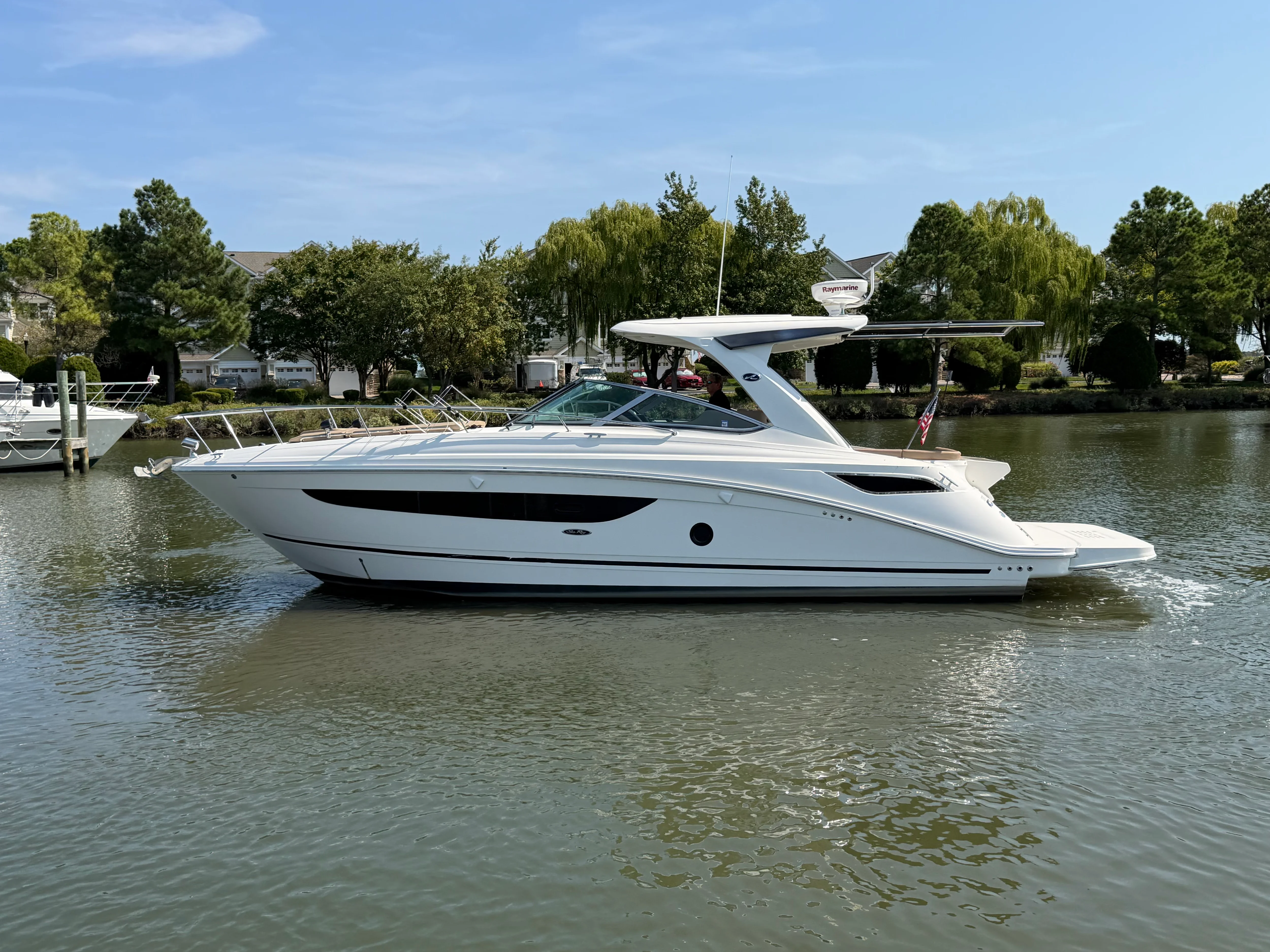 2017 Sea Ray Sundancer 350 Image Thumbnail #4