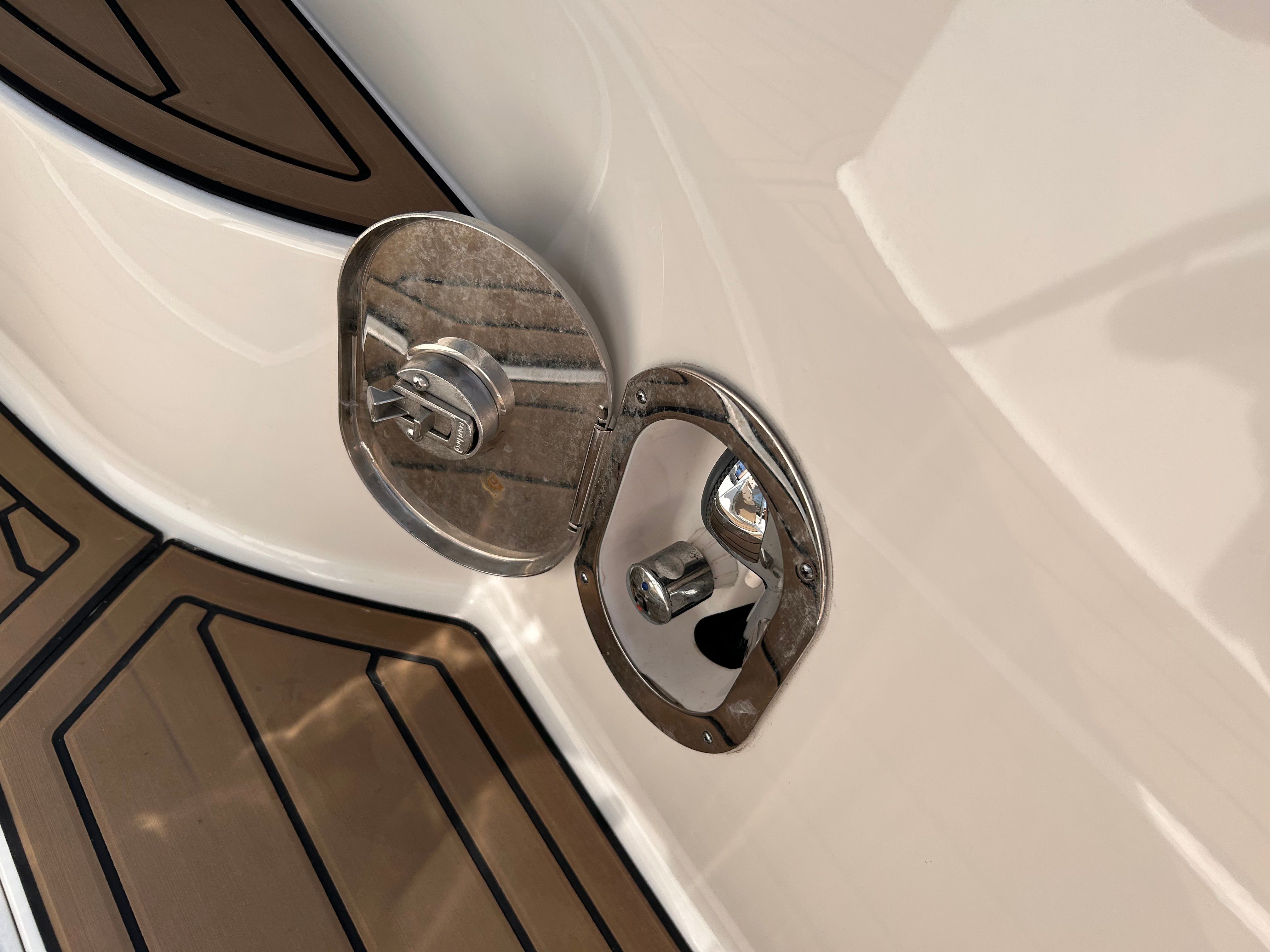 2017 Sea Ray Sundancer 350 Image Thumbnail #12