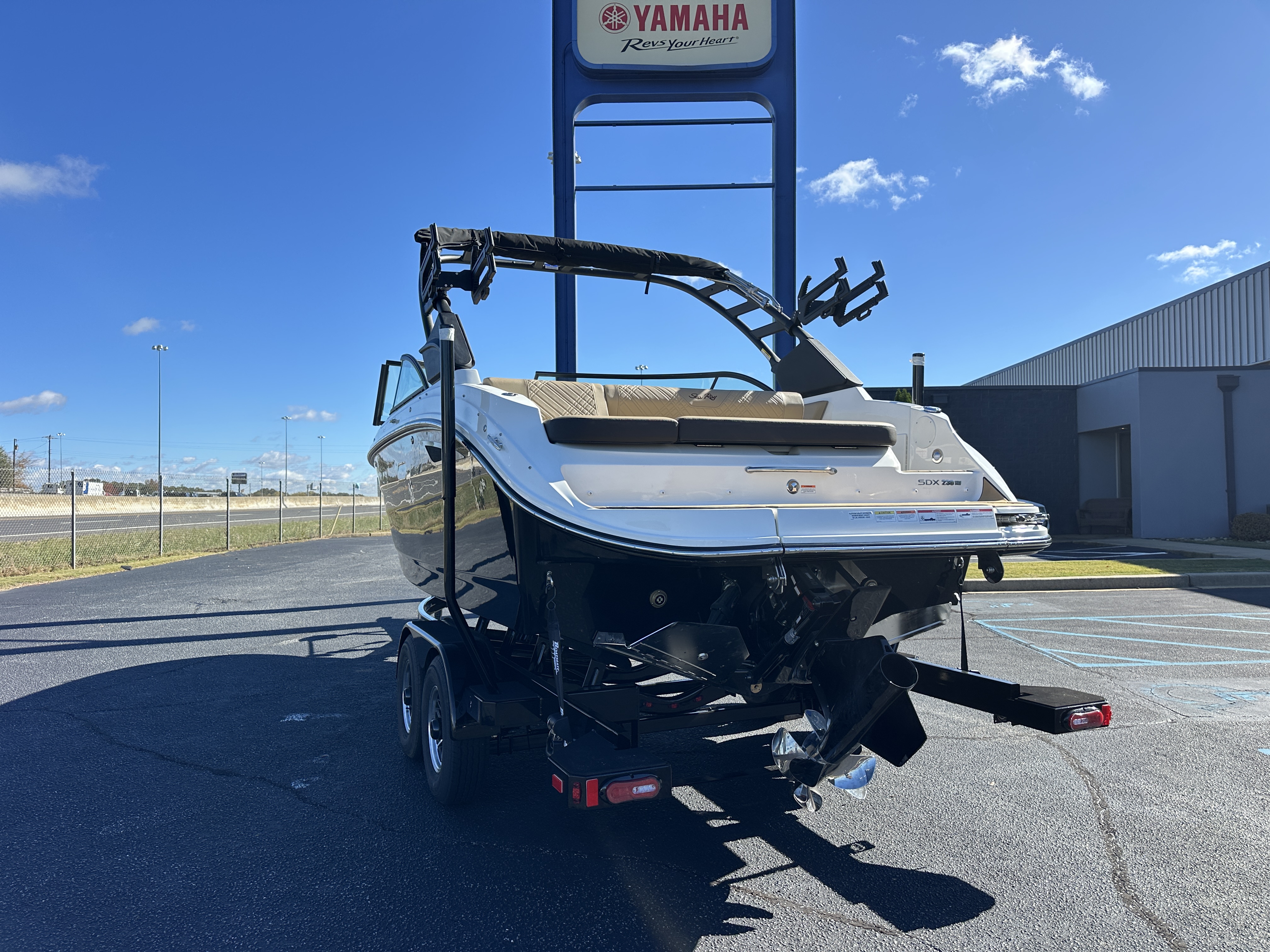 2026 Sea Ray SDX 230 Surf Image Thumbnail #2