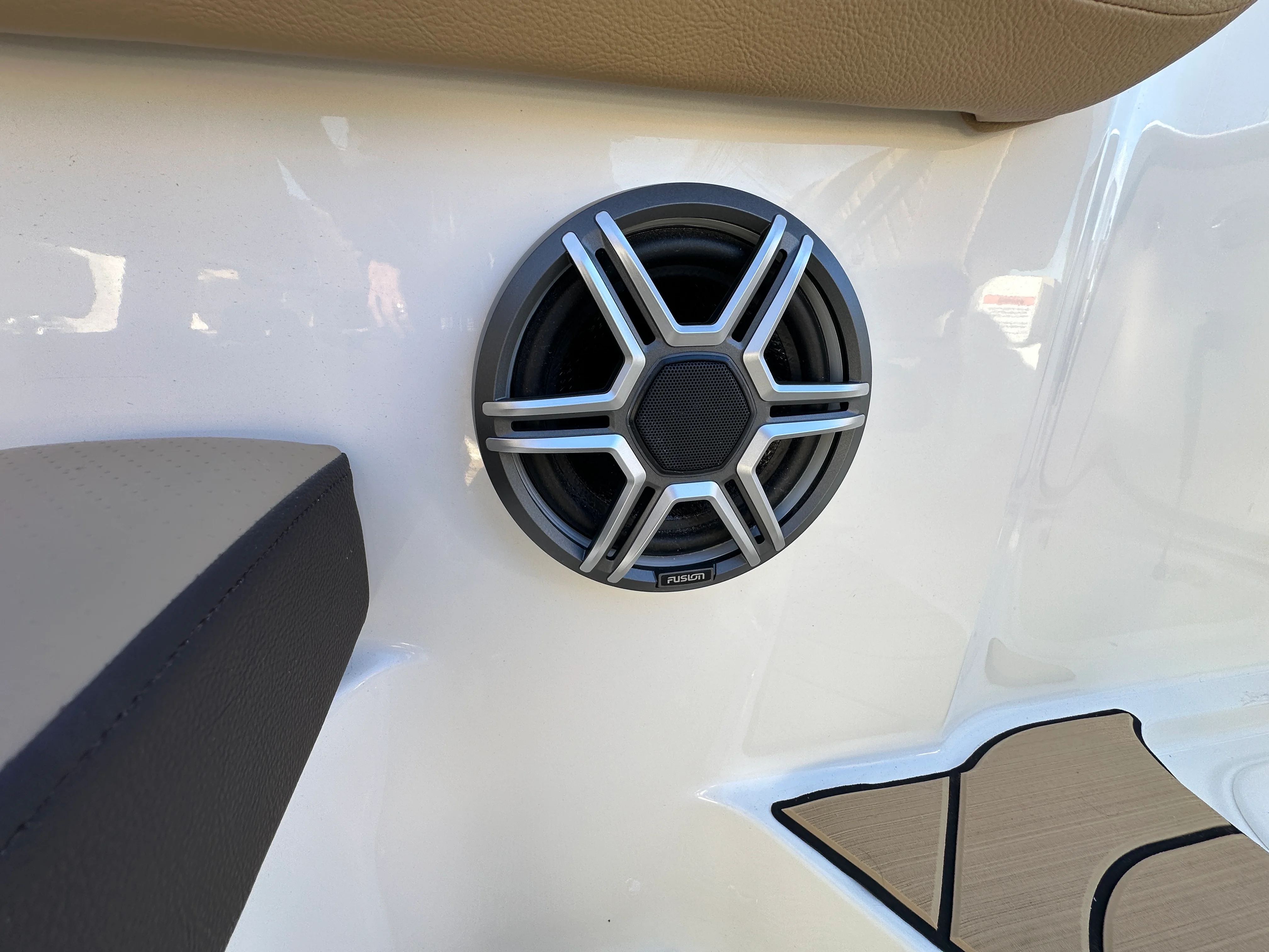 2026 Sea Ray SDX 230 Surf Image Thumbnail #10