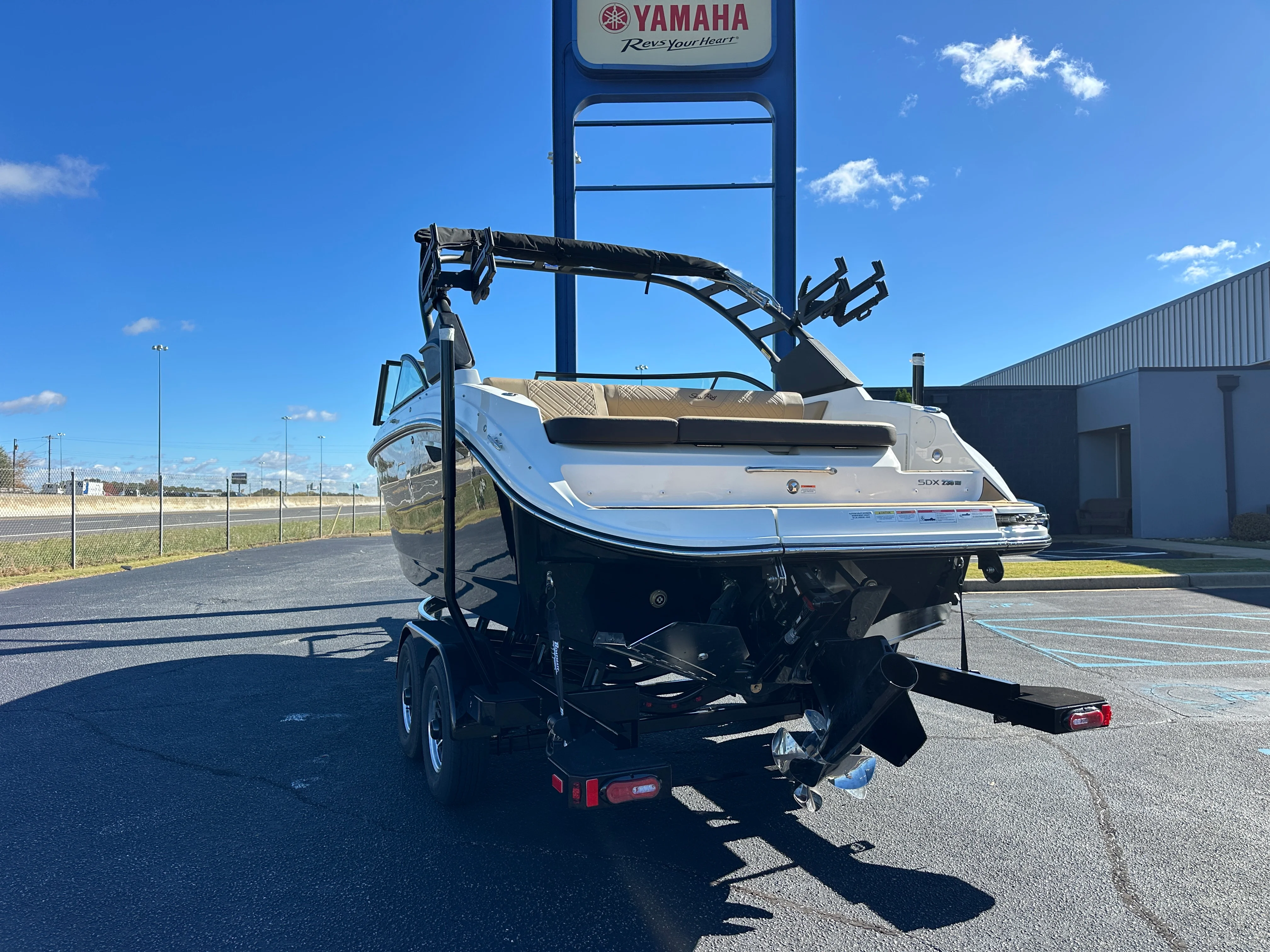 2026 Sea Ray SDX 230 Surf Image Thumbnail #2