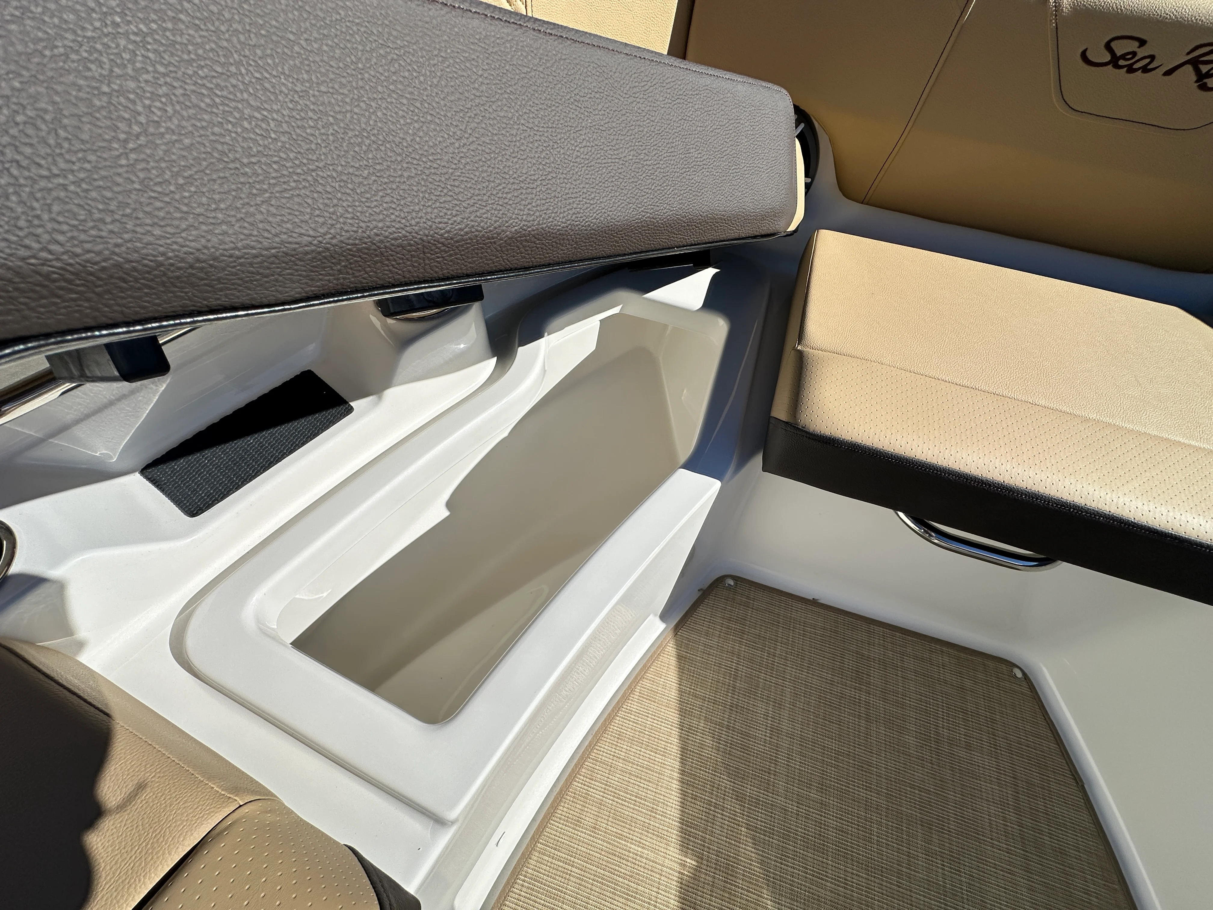 2026 Sea Ray SDX 230 Surf Image Thumbnail #31