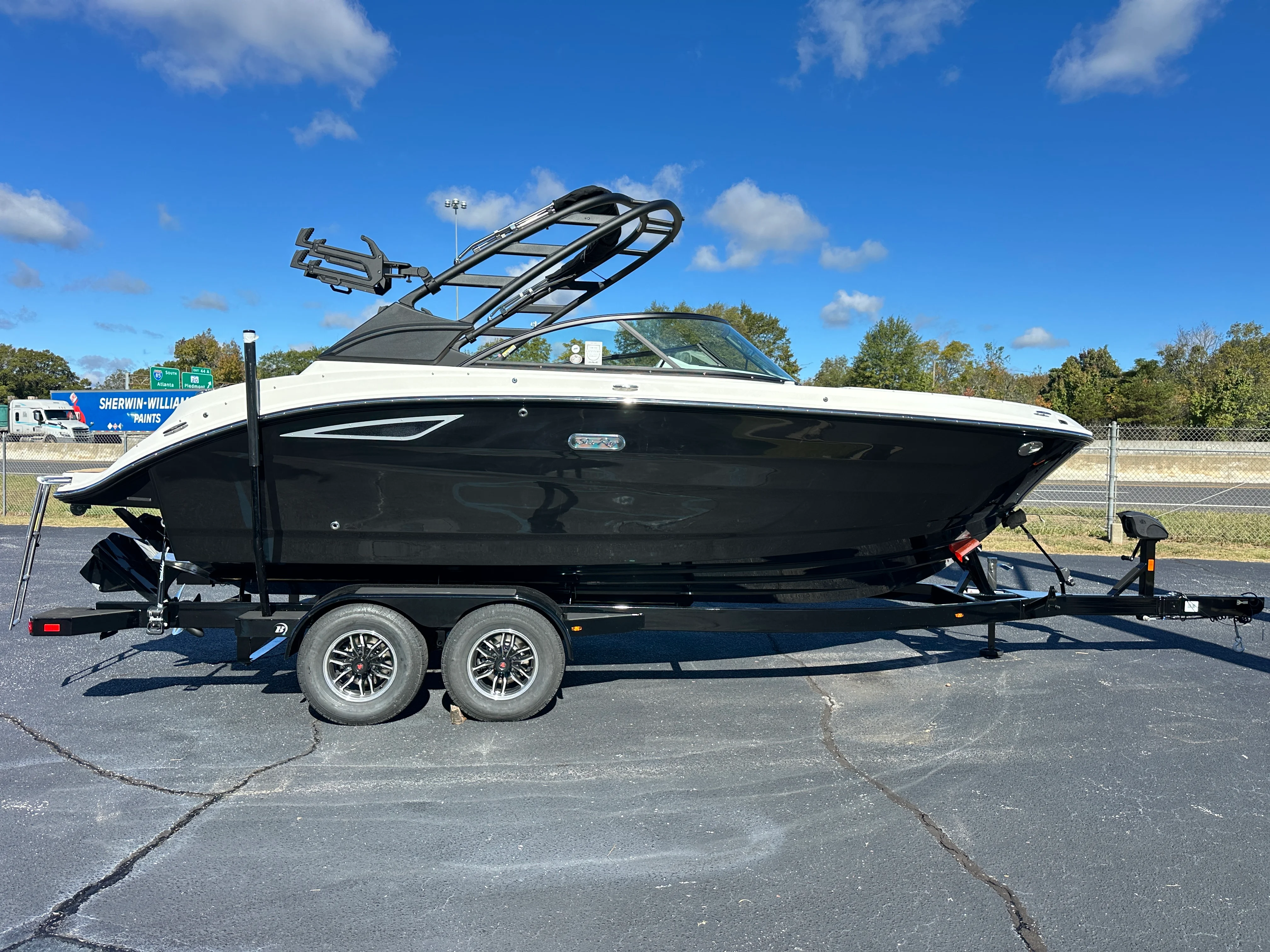 2026 Sea Ray SDX 230 Surf Image Thumbnail #4