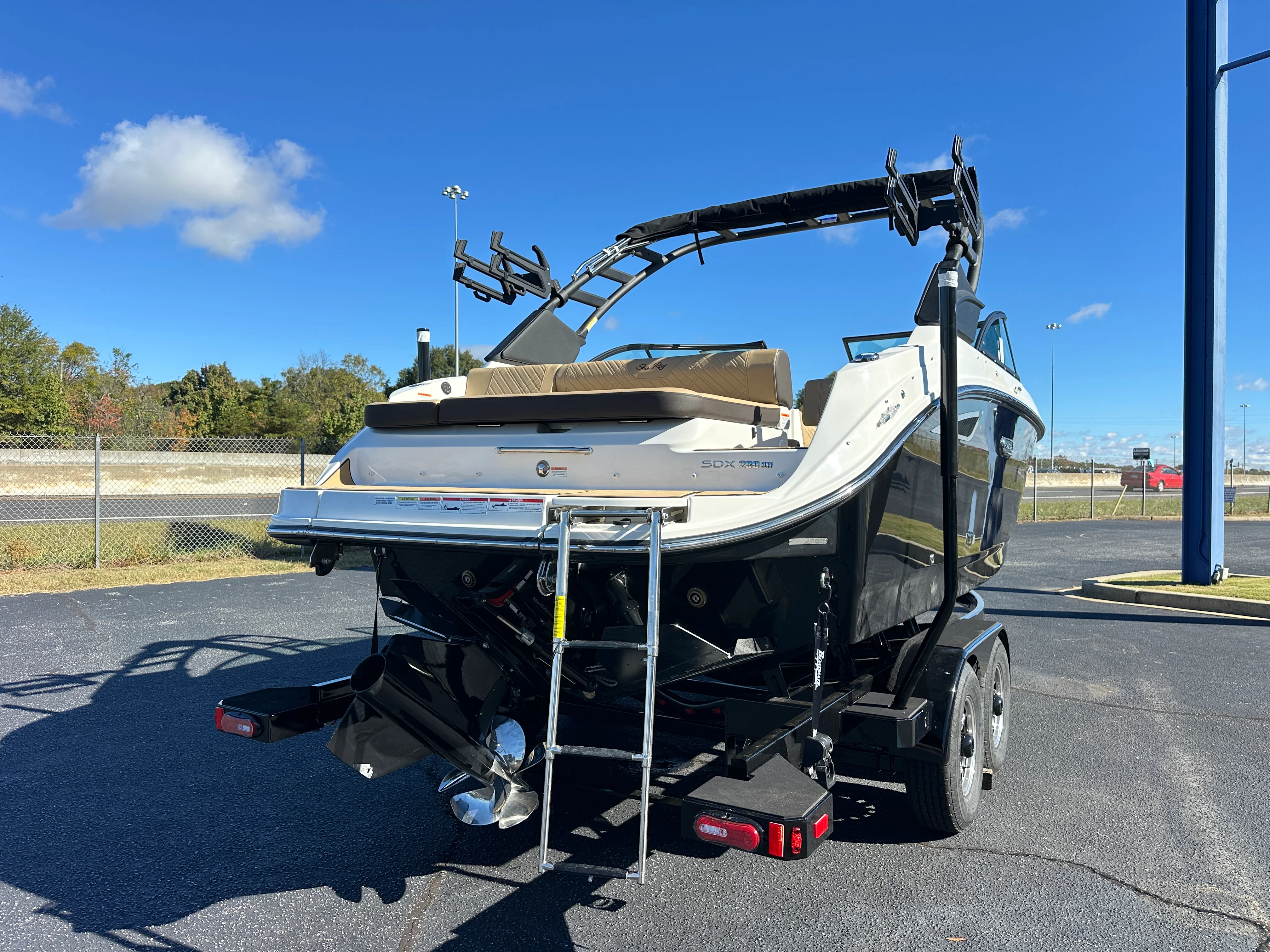 2026 Sea Ray SDX 230 Surf Image Thumbnail #3