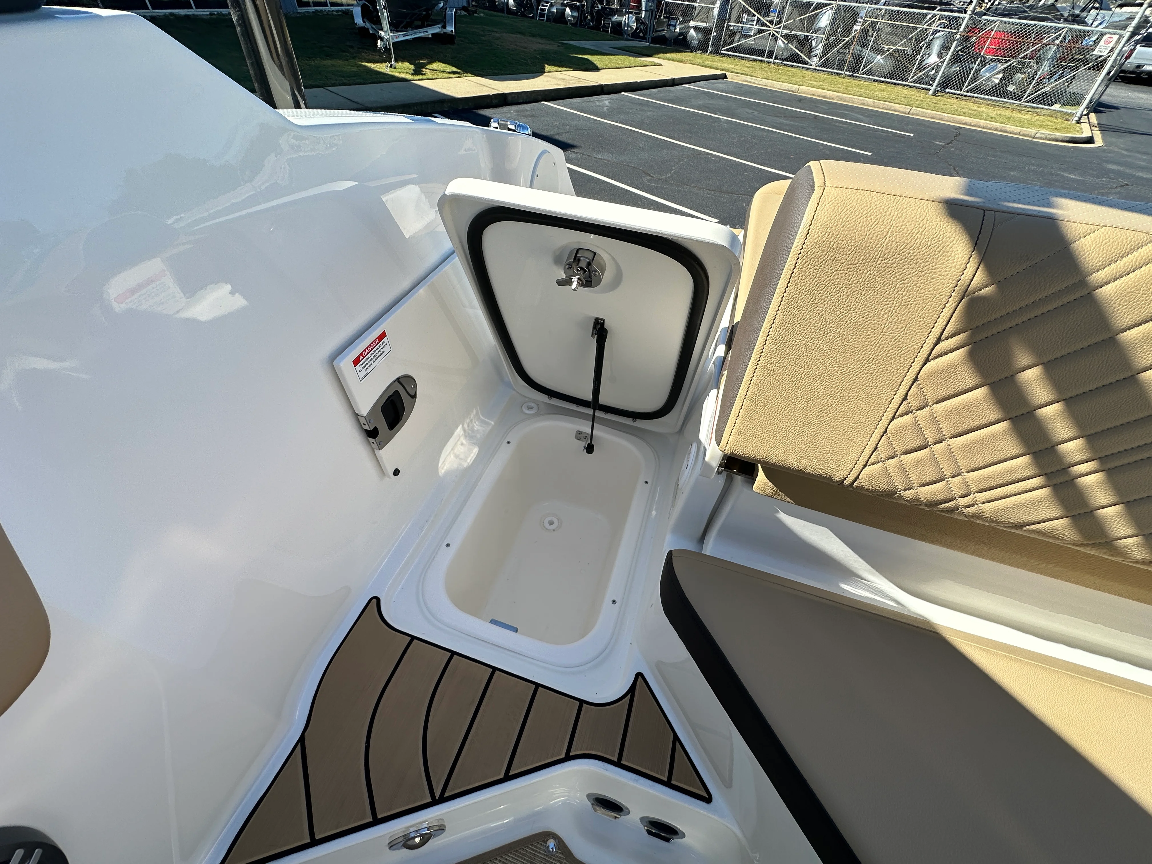 2026 Sea Ray SDX 230 Surf Image Thumbnail #9