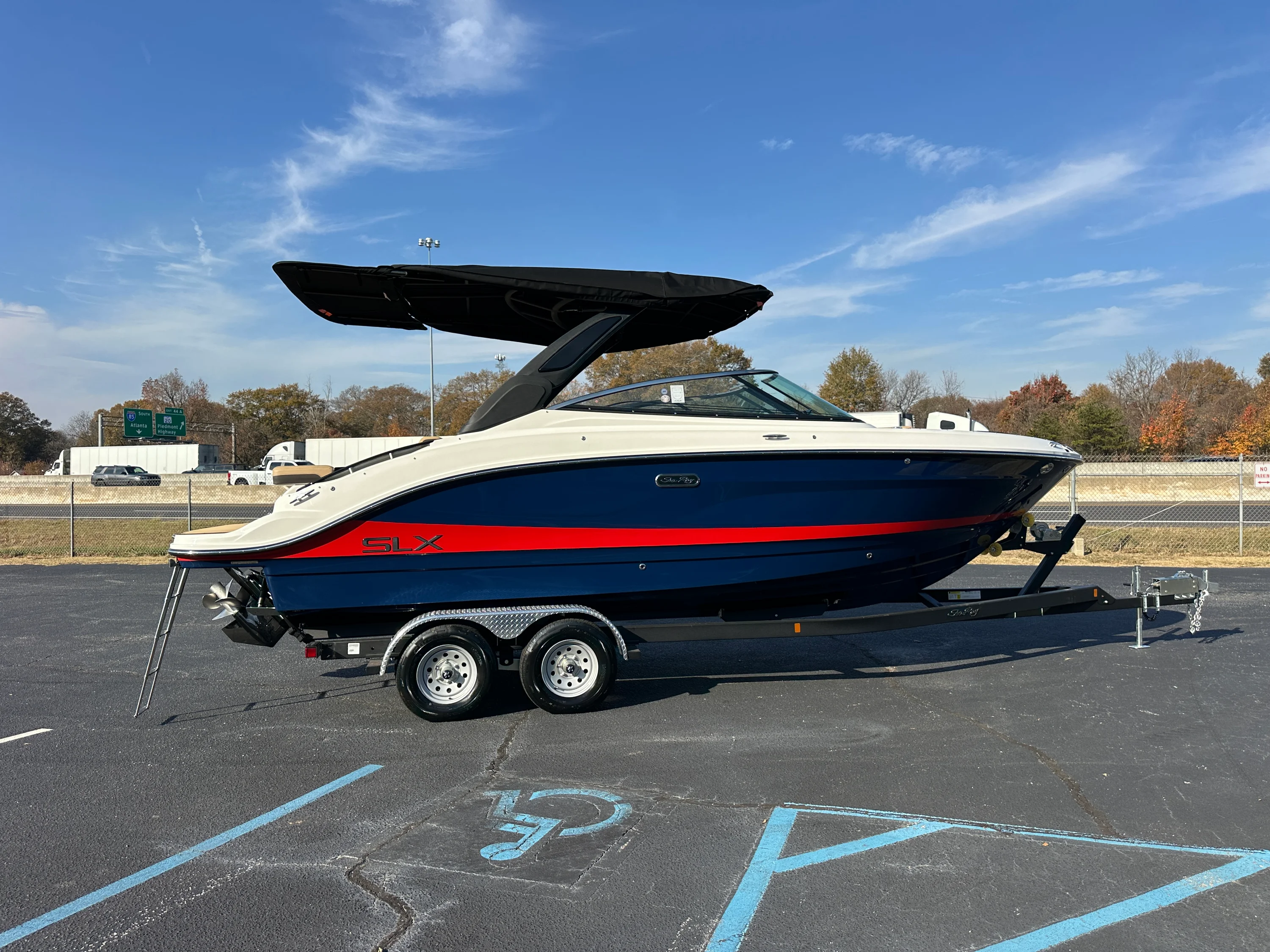 2026 Sea Ray SLX 260 Image Thumbnail #4