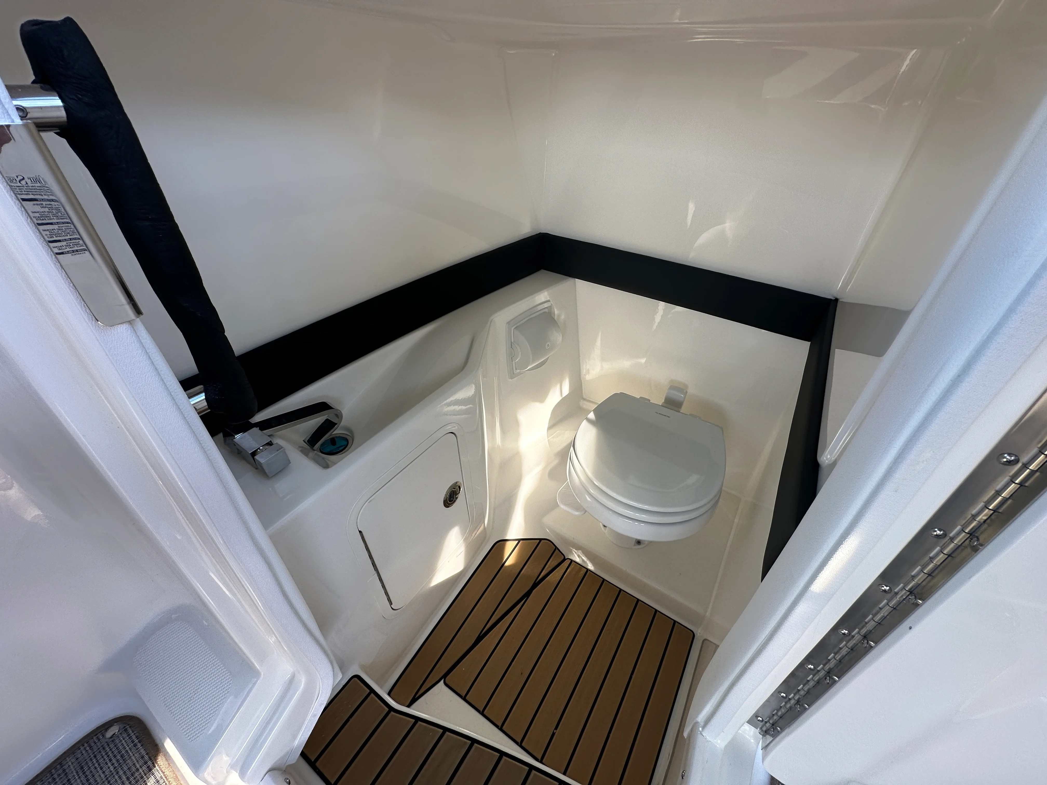 2026 Sea Ray SLX 260 Image Thumbnail #12