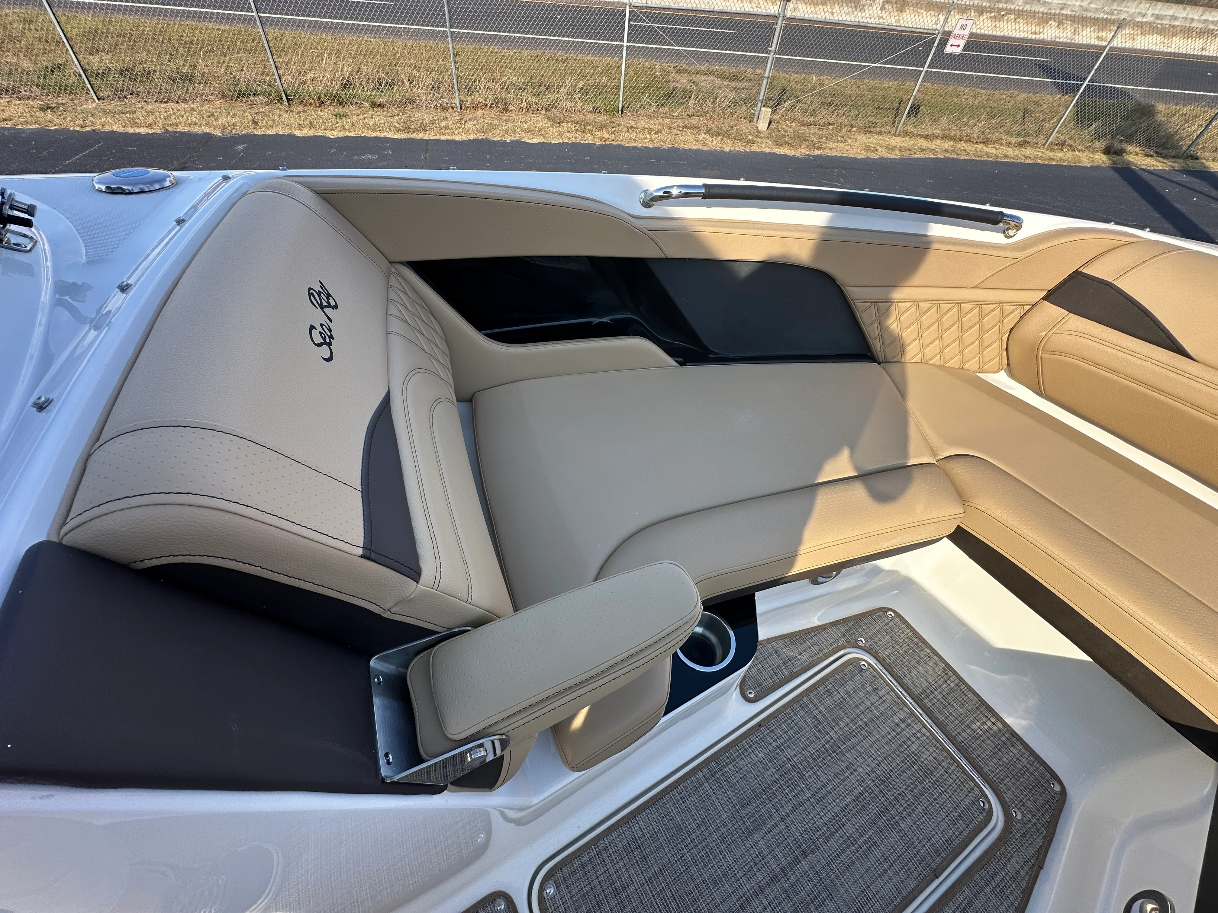 2026 Sea Ray SLX 260 Image Thumbnail #6