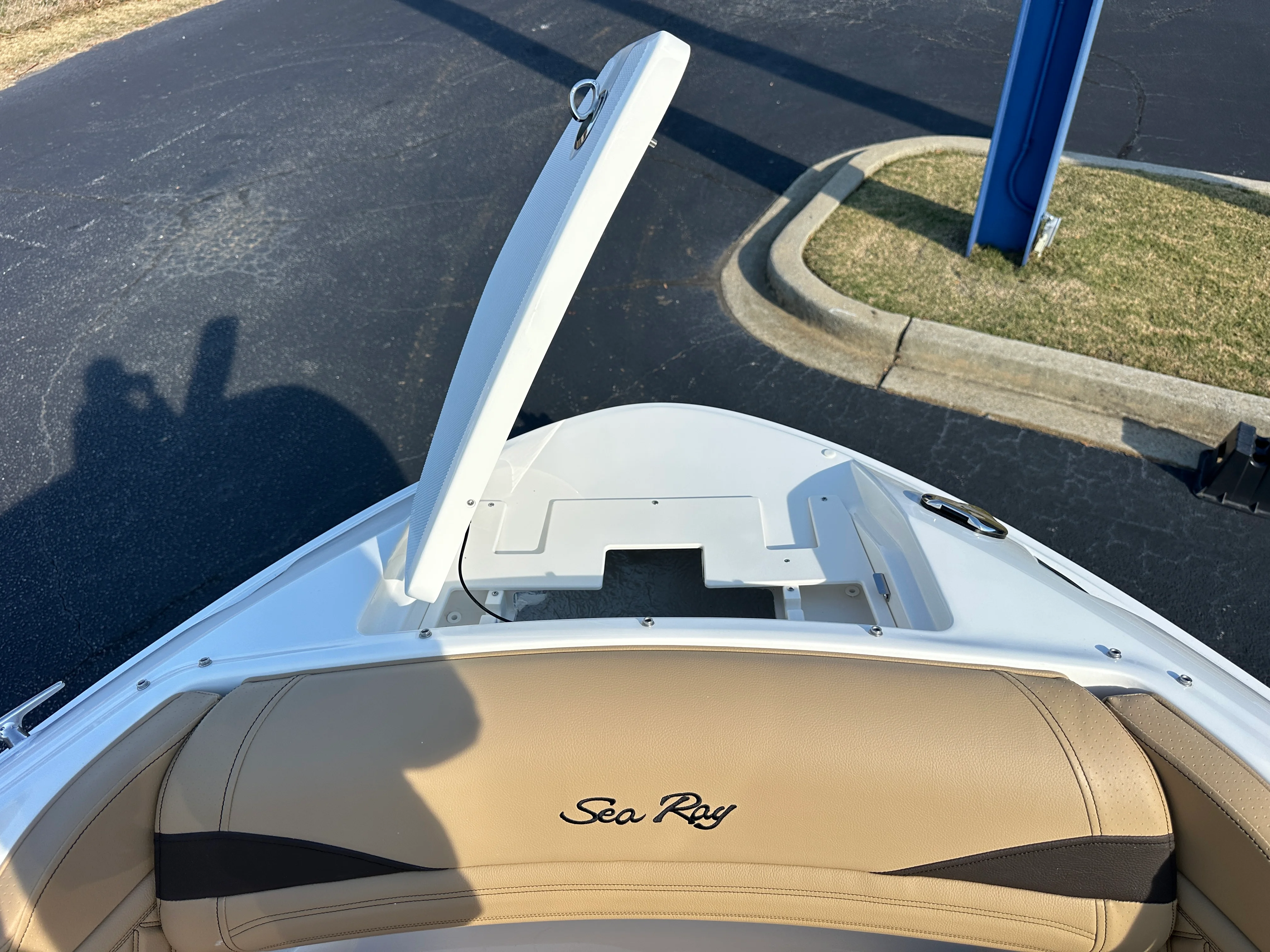 2026 Sea Ray SLX 260 Image Thumbnail #9