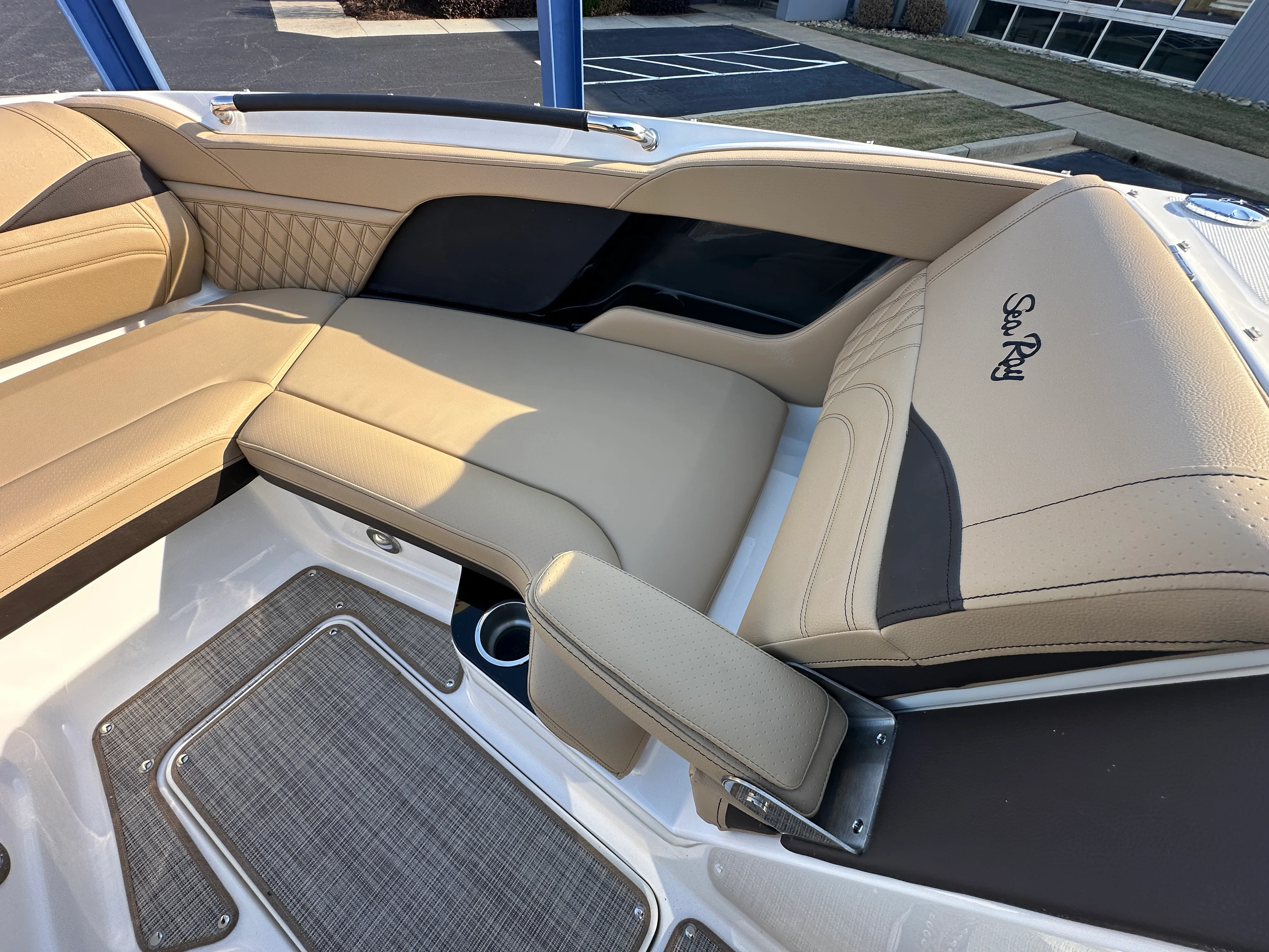 2026 Sea Ray SLX 260 Image Thumbnail #7