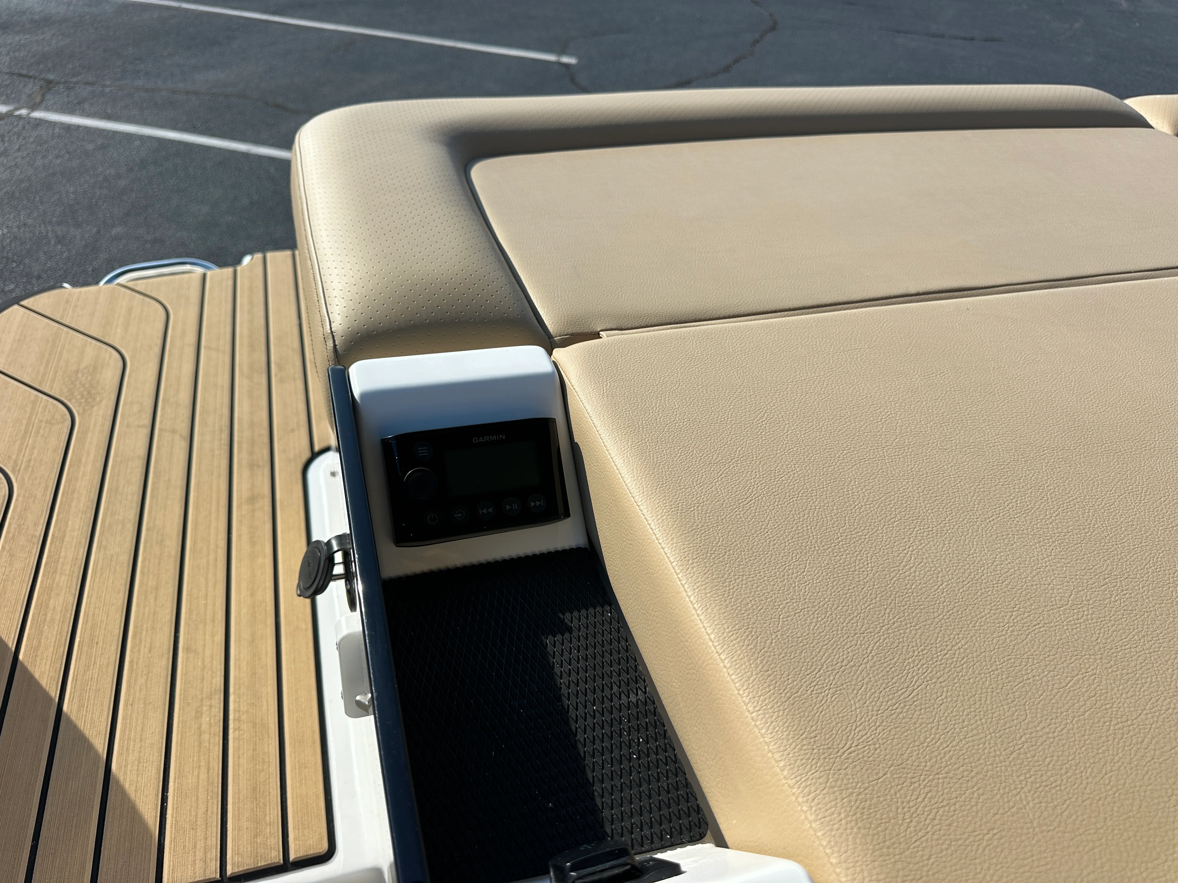 2026 Sea Ray SLX 260 Image Thumbnail #22