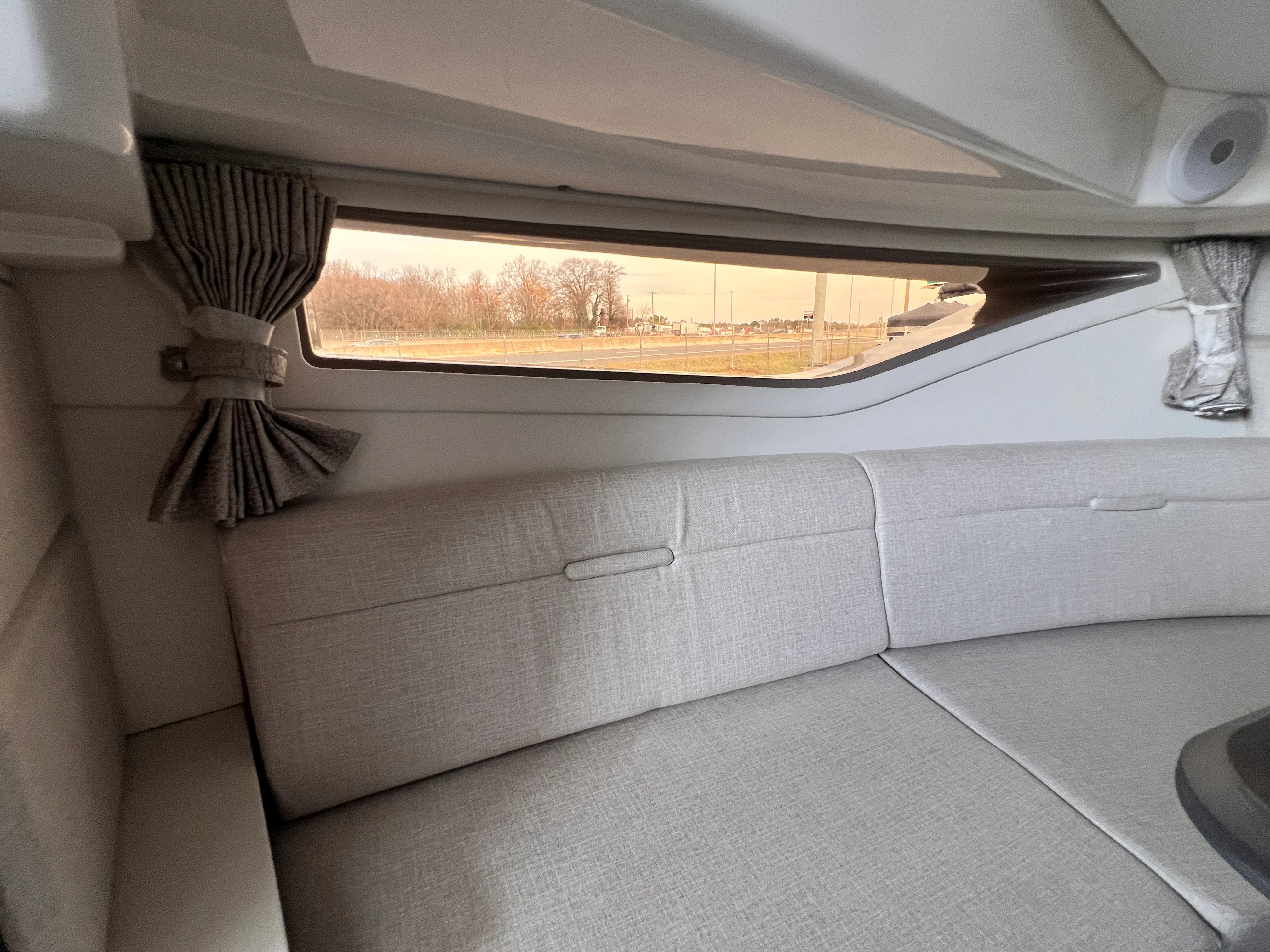 2026 Sea Ray Sundancer 320 Image Thumbnail #34