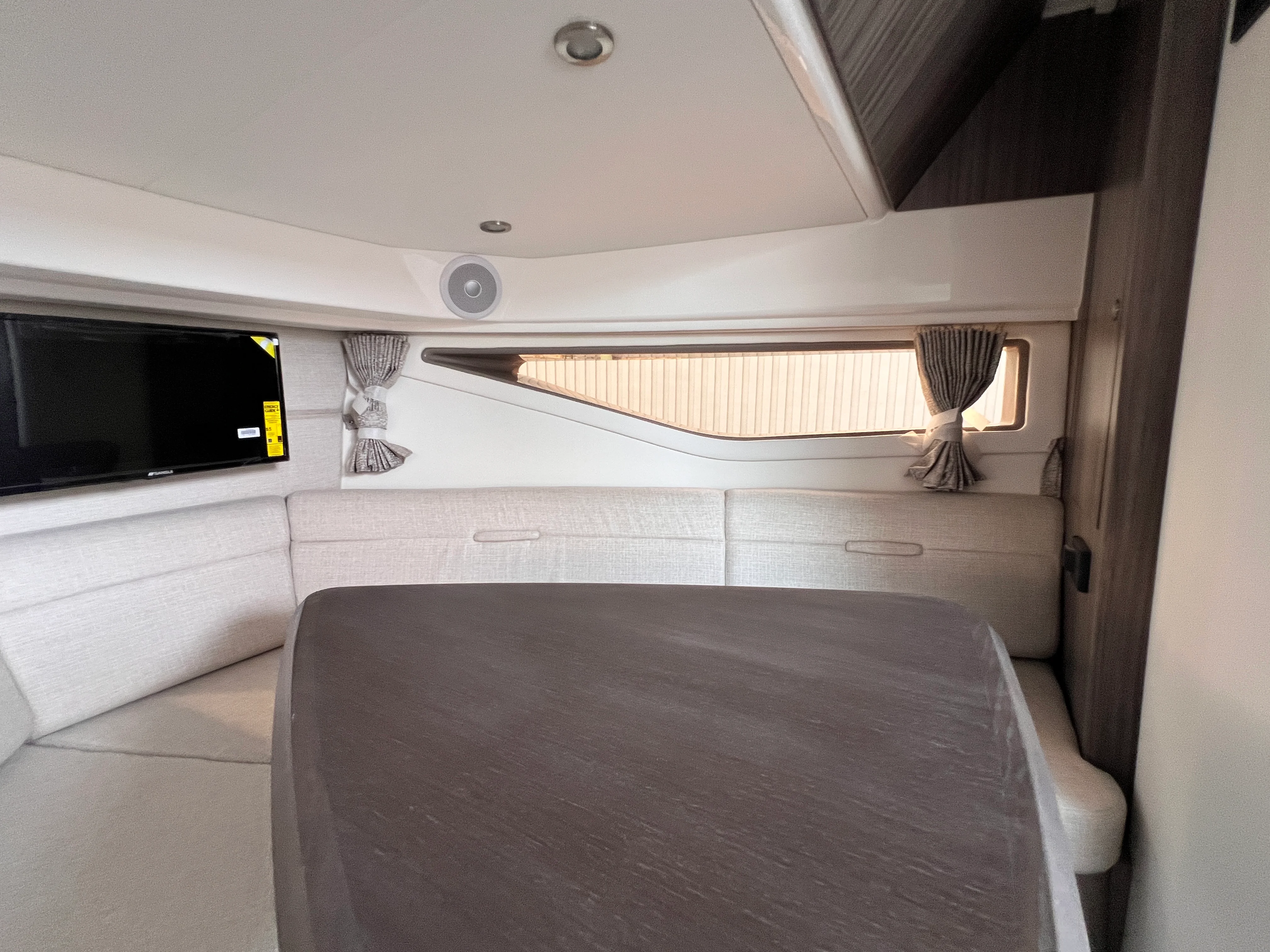 2026 Sea Ray Sundancer 320 Image Thumbnail #35