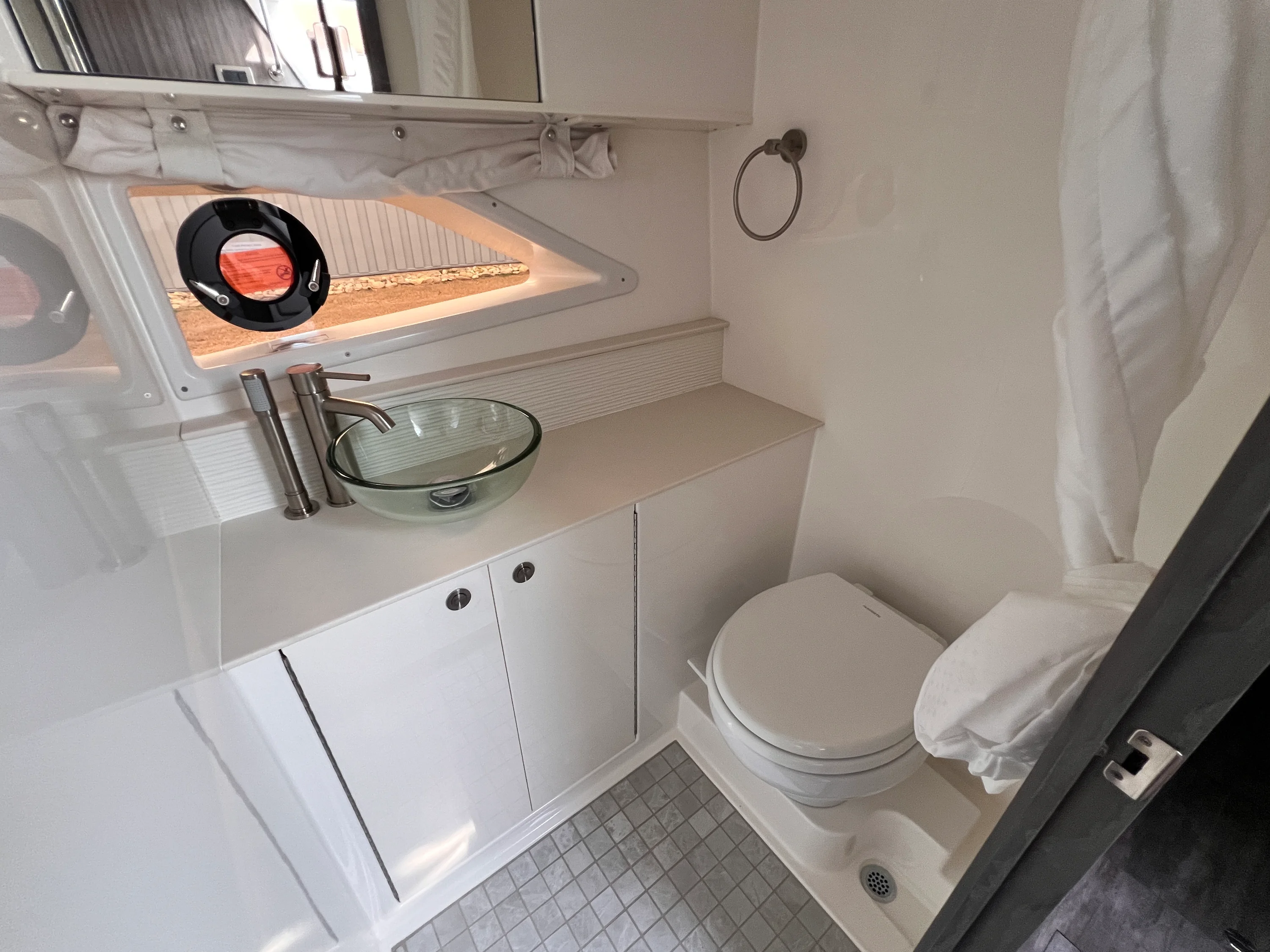 2026 Sea Ray Sundancer 320 Image Thumbnail #38