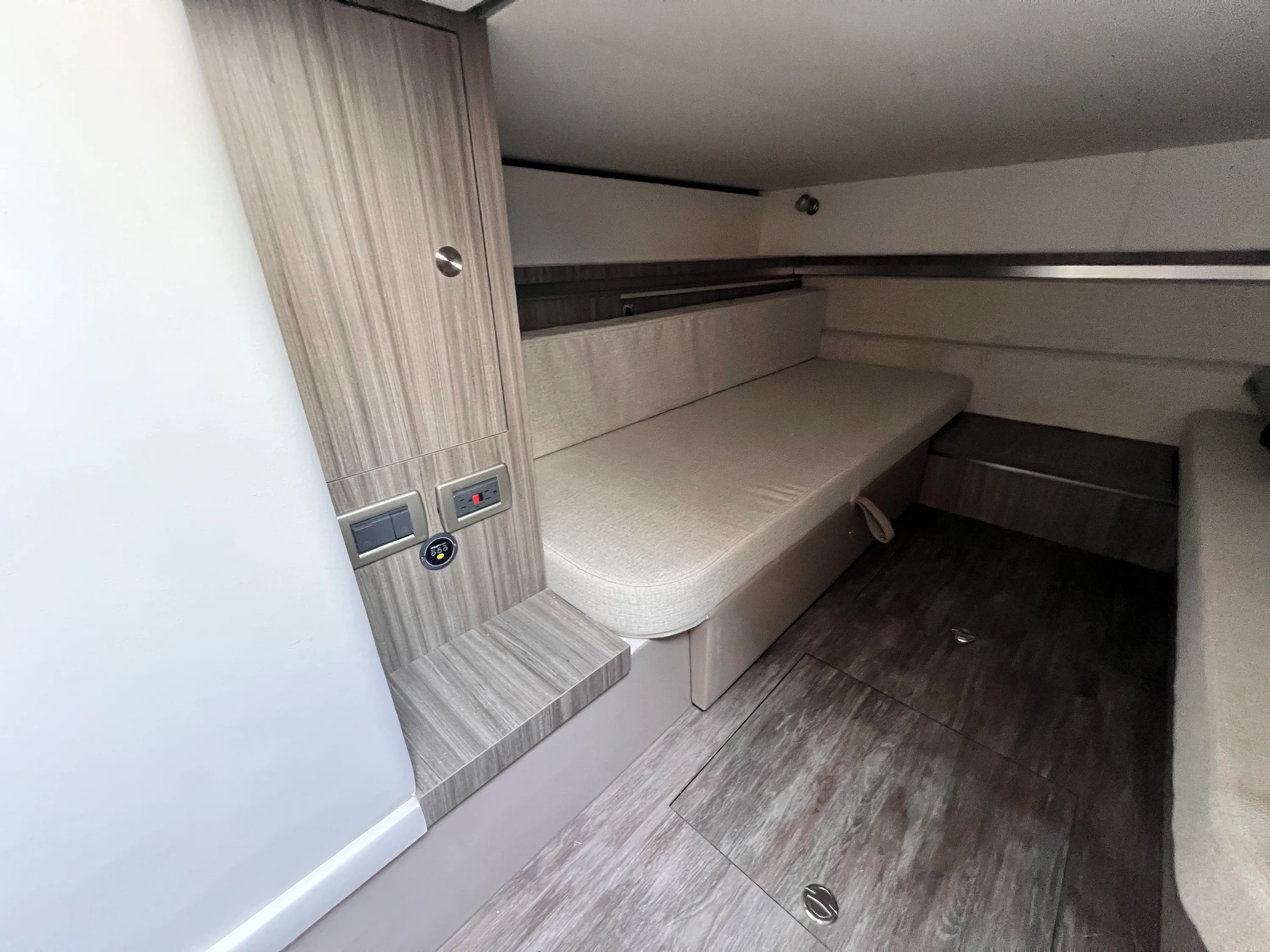 2026 Sea Ray Sundancer 320 Image Thumbnail #42