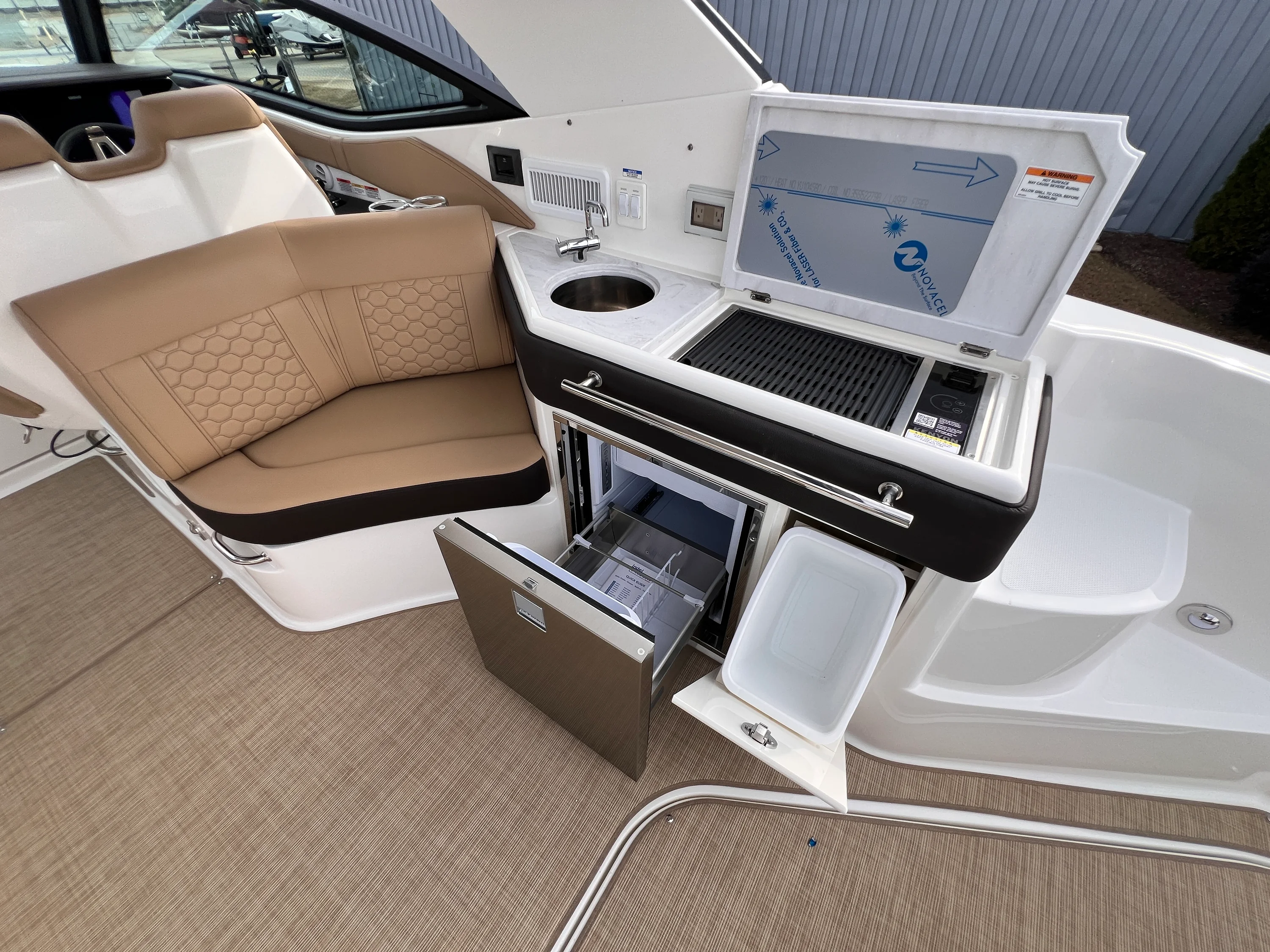 2026 Sea Ray Sundancer 320 Image Thumbnail #19