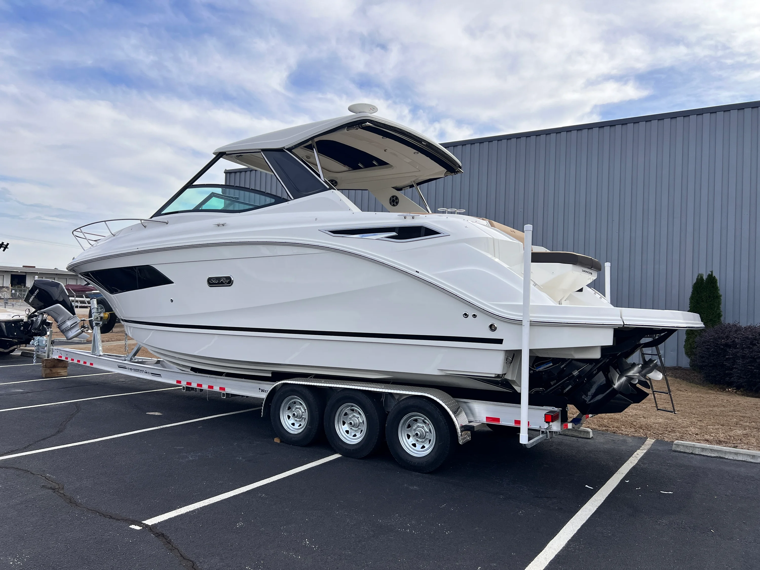 2026 Sea Ray Sundancer 320 Image Thumbnail #5