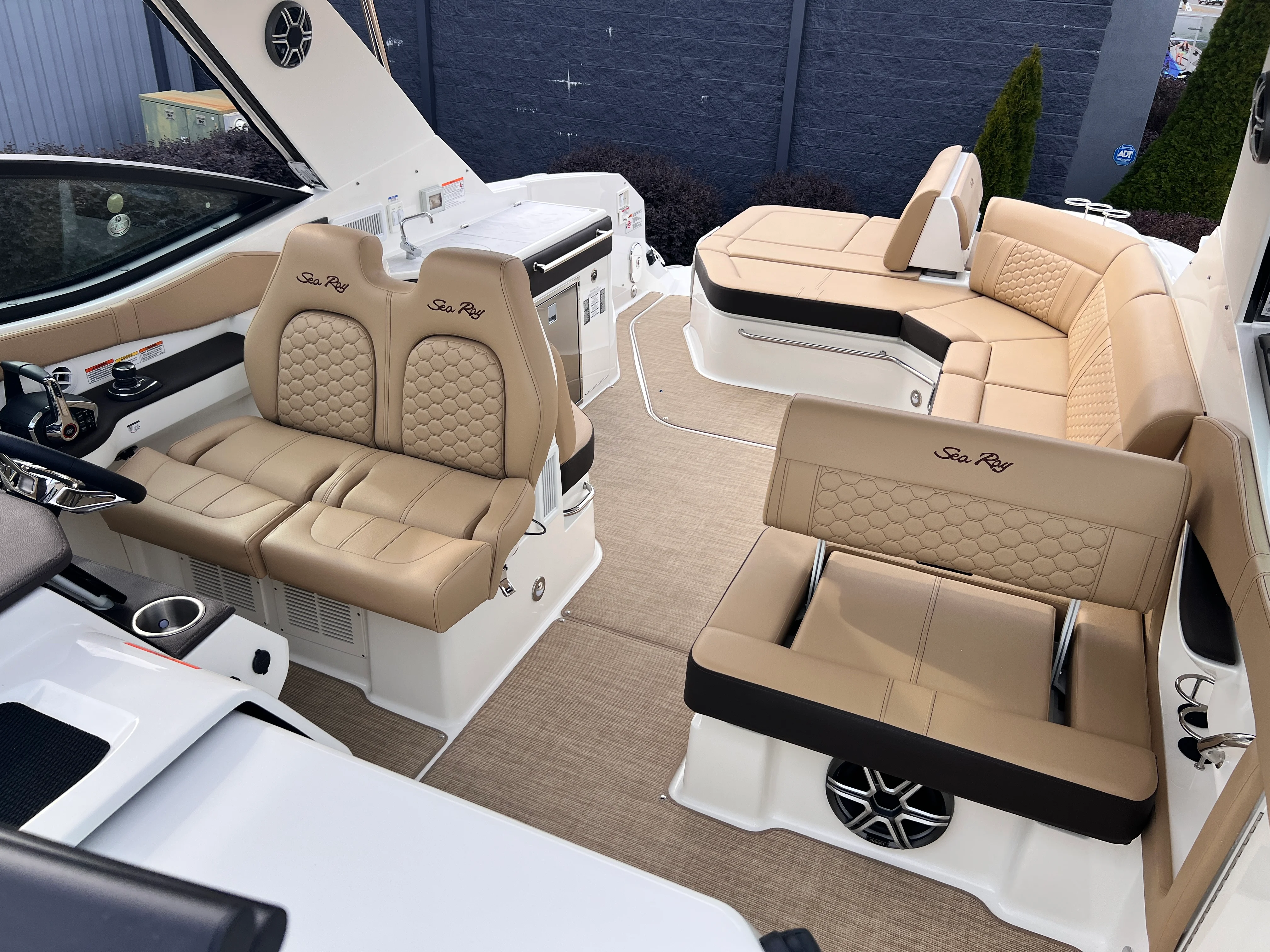 2026 Sea Ray Sundancer 320 Image Thumbnail #30