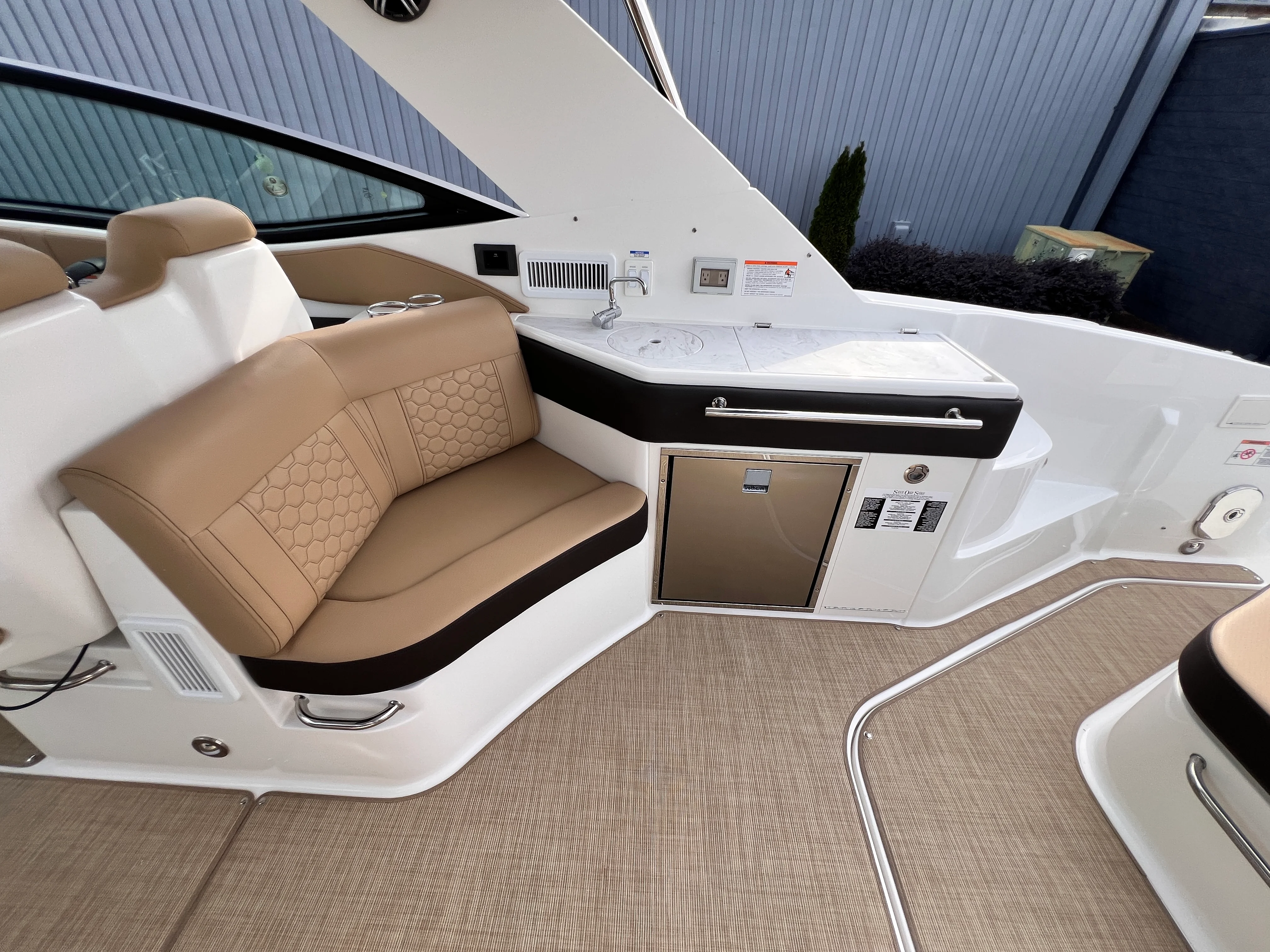 2026 Sea Ray Sundancer 320 Image Thumbnail #18