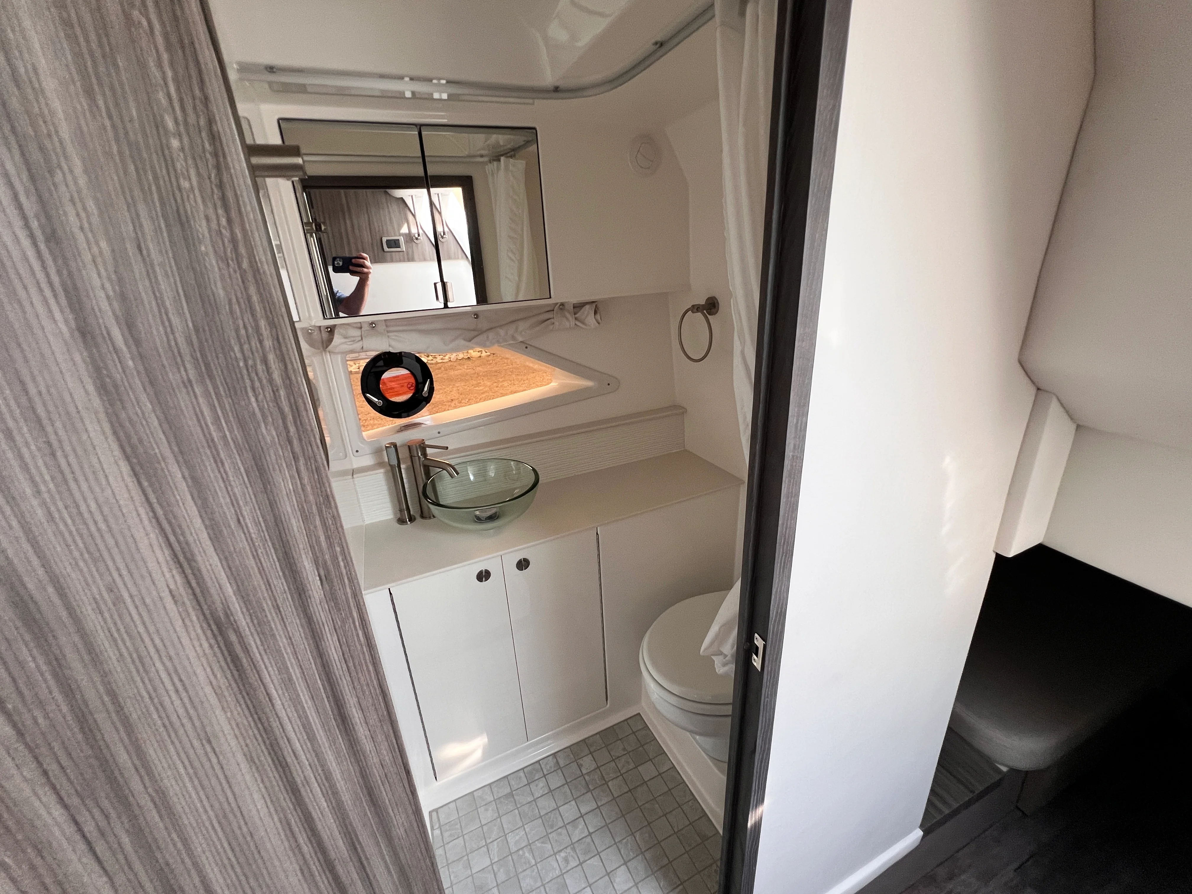 2026 Sea Ray Sundancer 320 Image Thumbnail #37