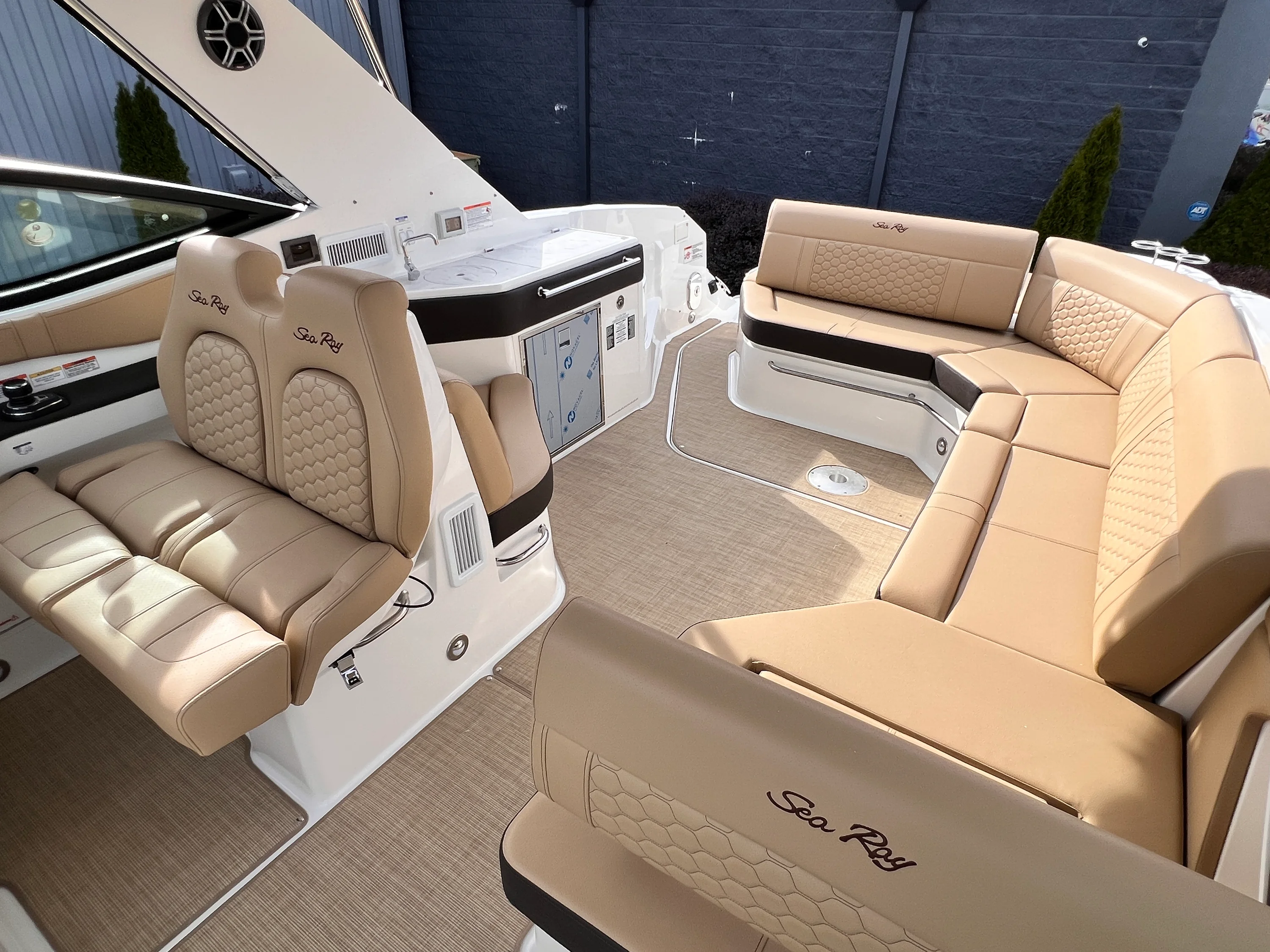 2026 Sea Ray Sundancer 320 Image Thumbnail #14