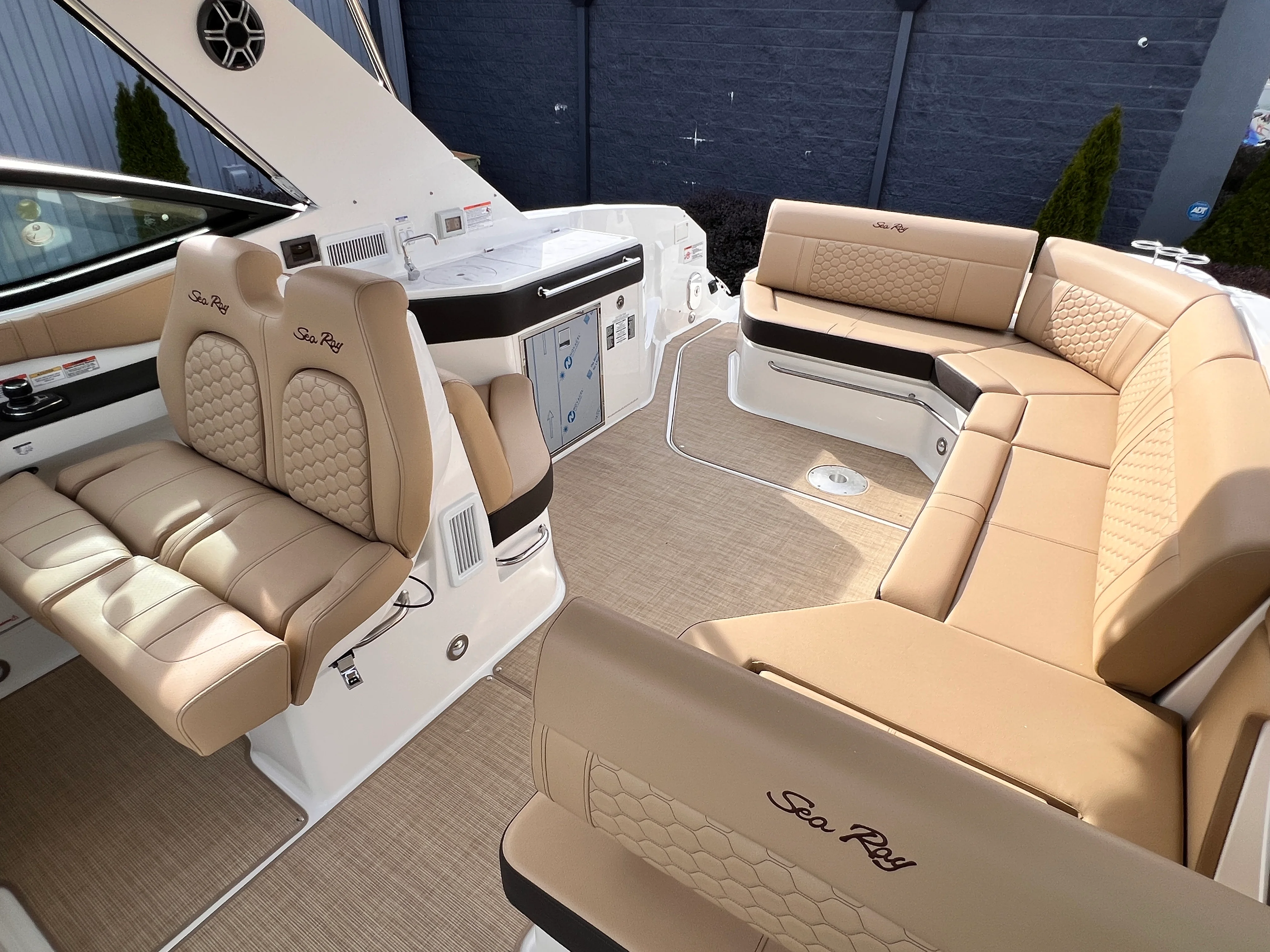 2026 Sea Ray Sundancer 320 Image Thumbnail #14