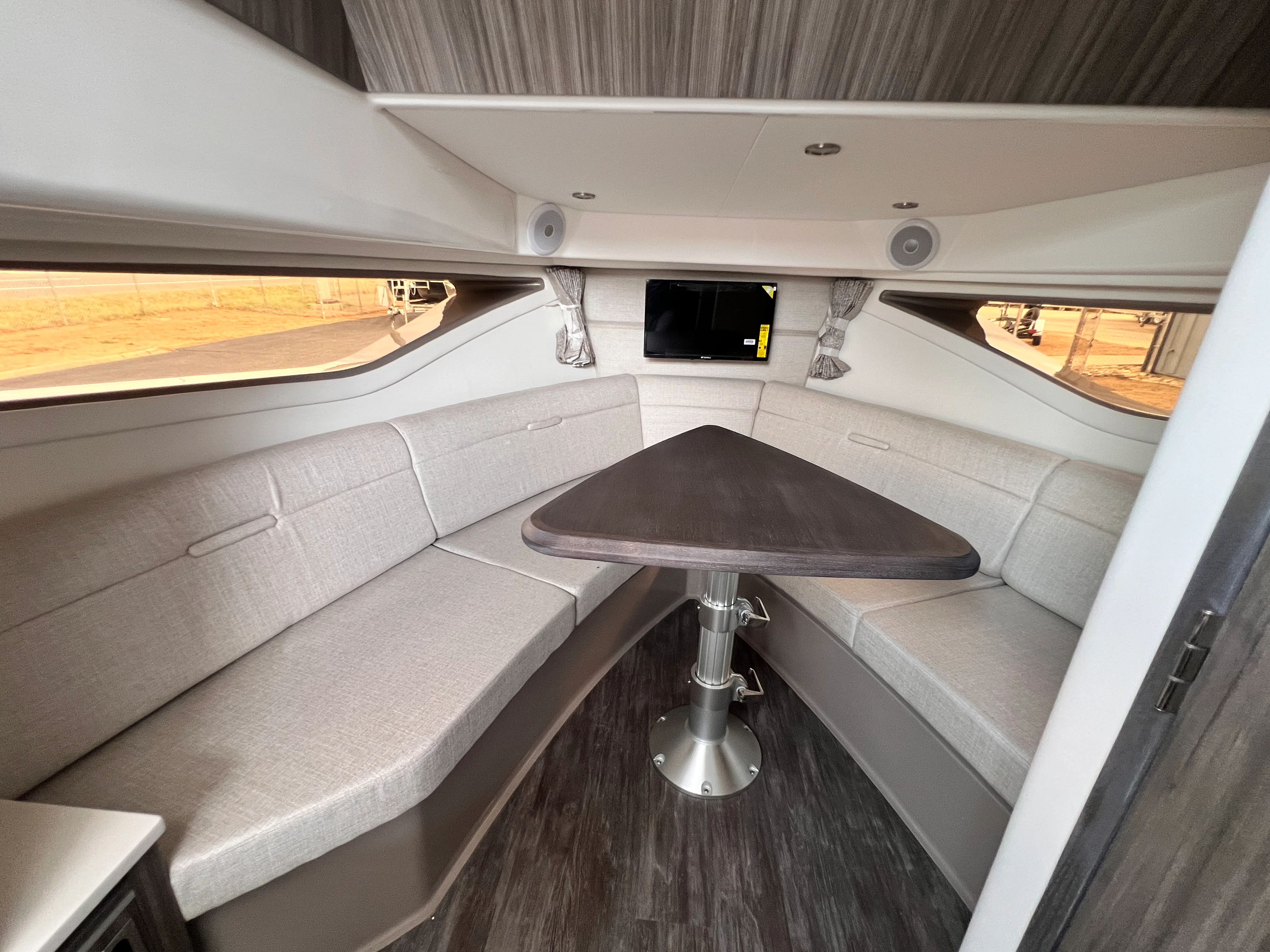 2026 Sea Ray Sundancer 320 Image Thumbnail #33