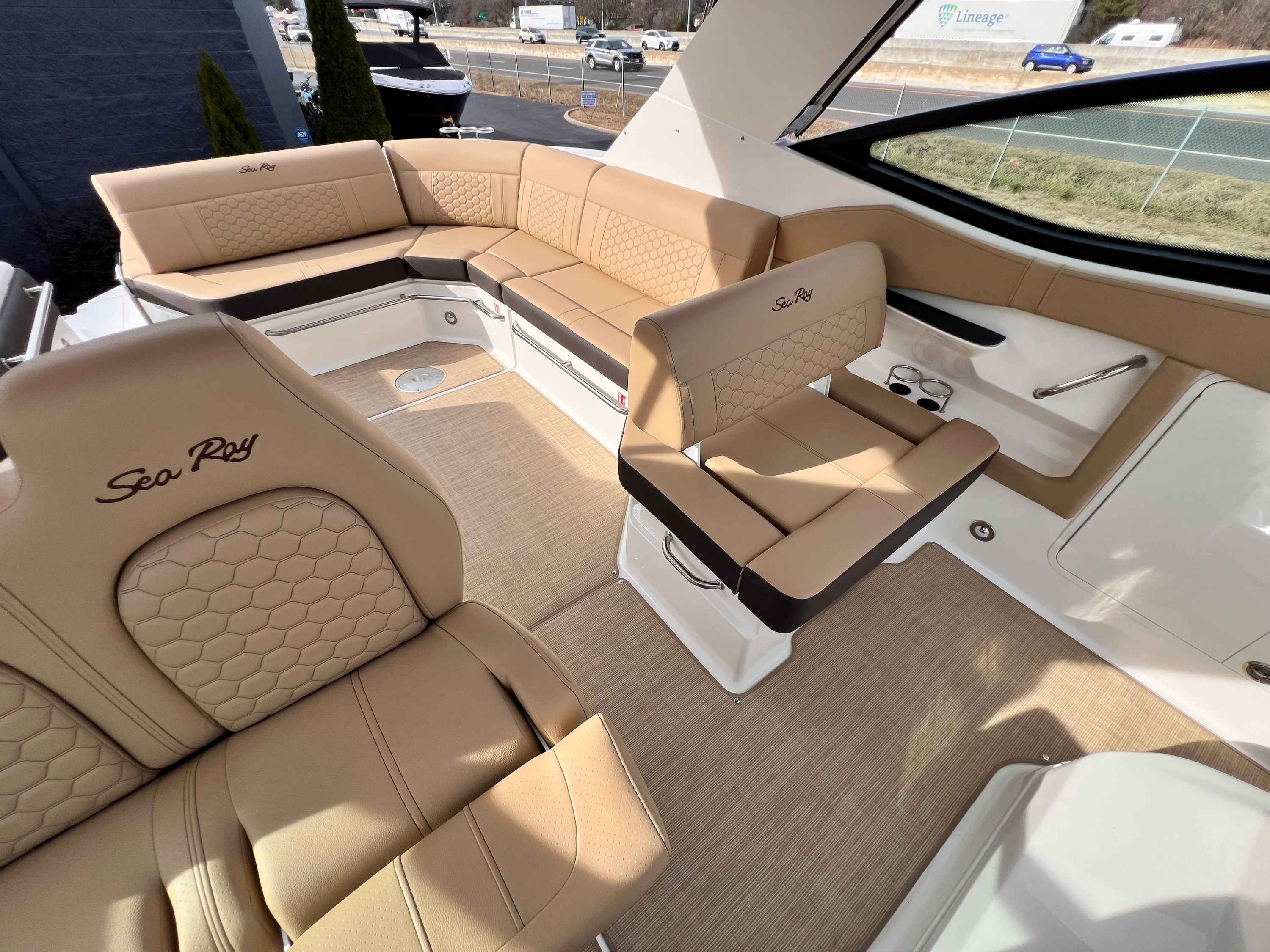 2026 Sea Ray Sundancer 320 Image Thumbnail #17