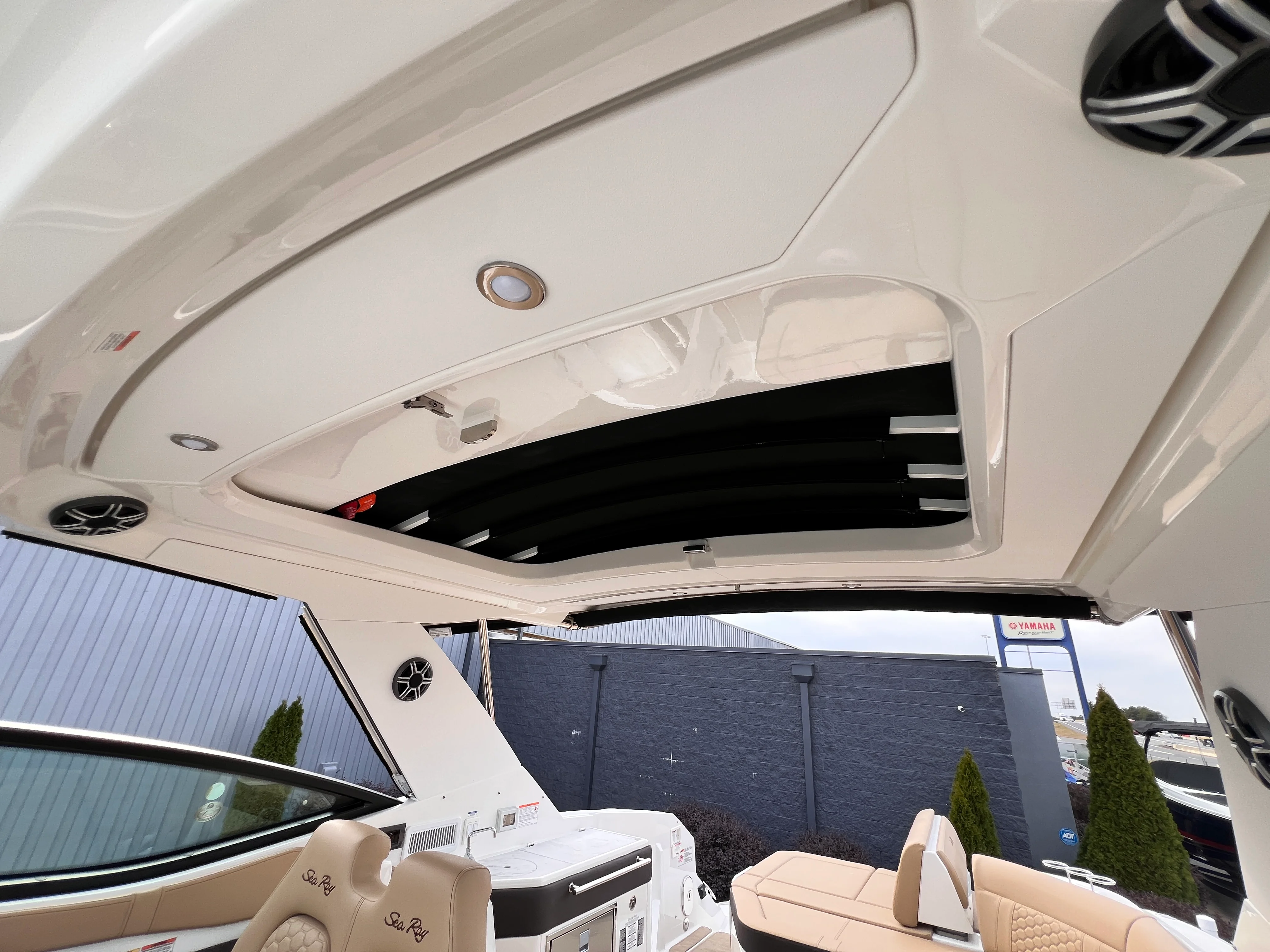 2026 Sea Ray Sundancer 320 Image Thumbnail #31