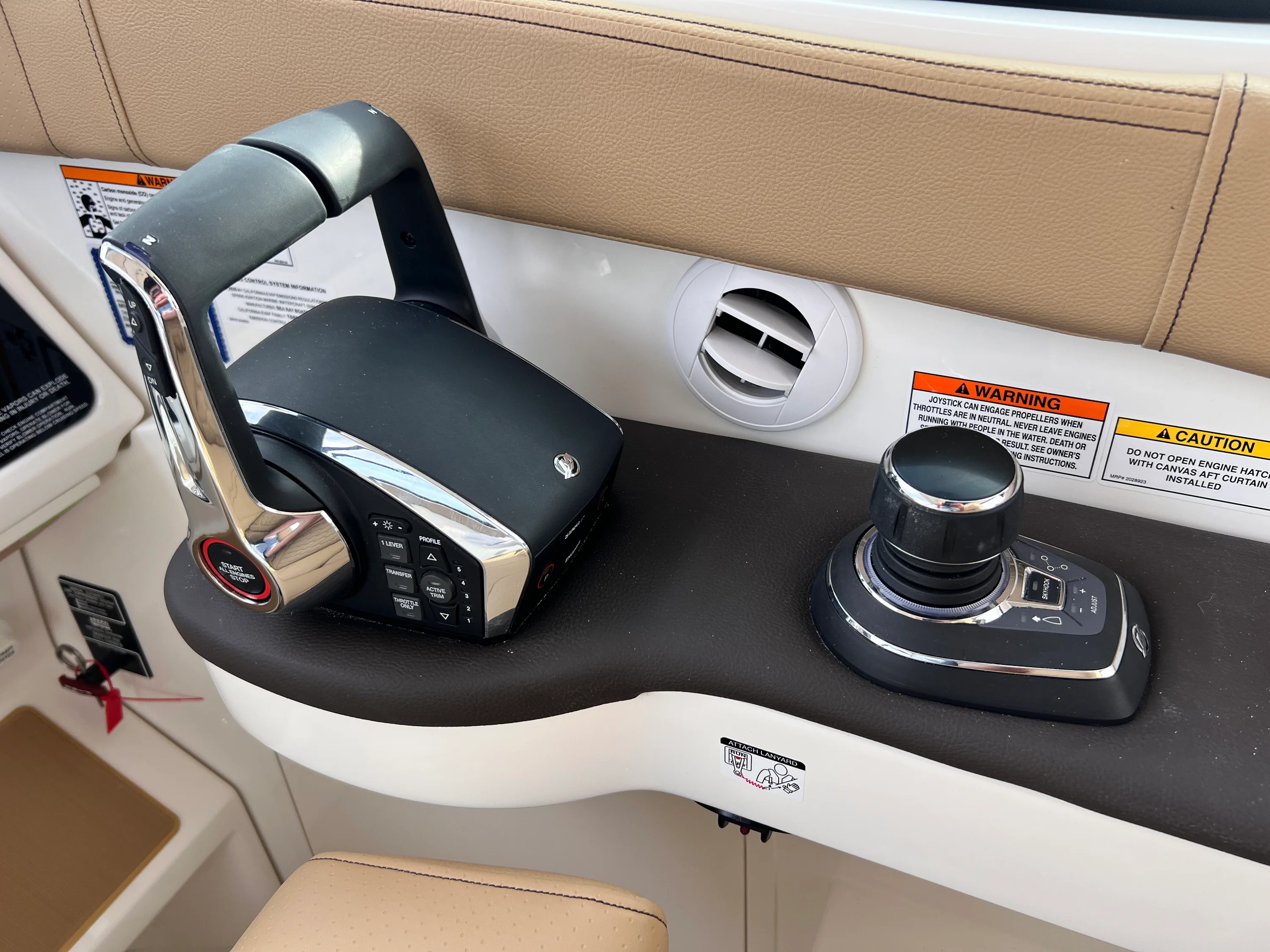 2026 Sea Ray Sundancer 320 Image Thumbnail #13